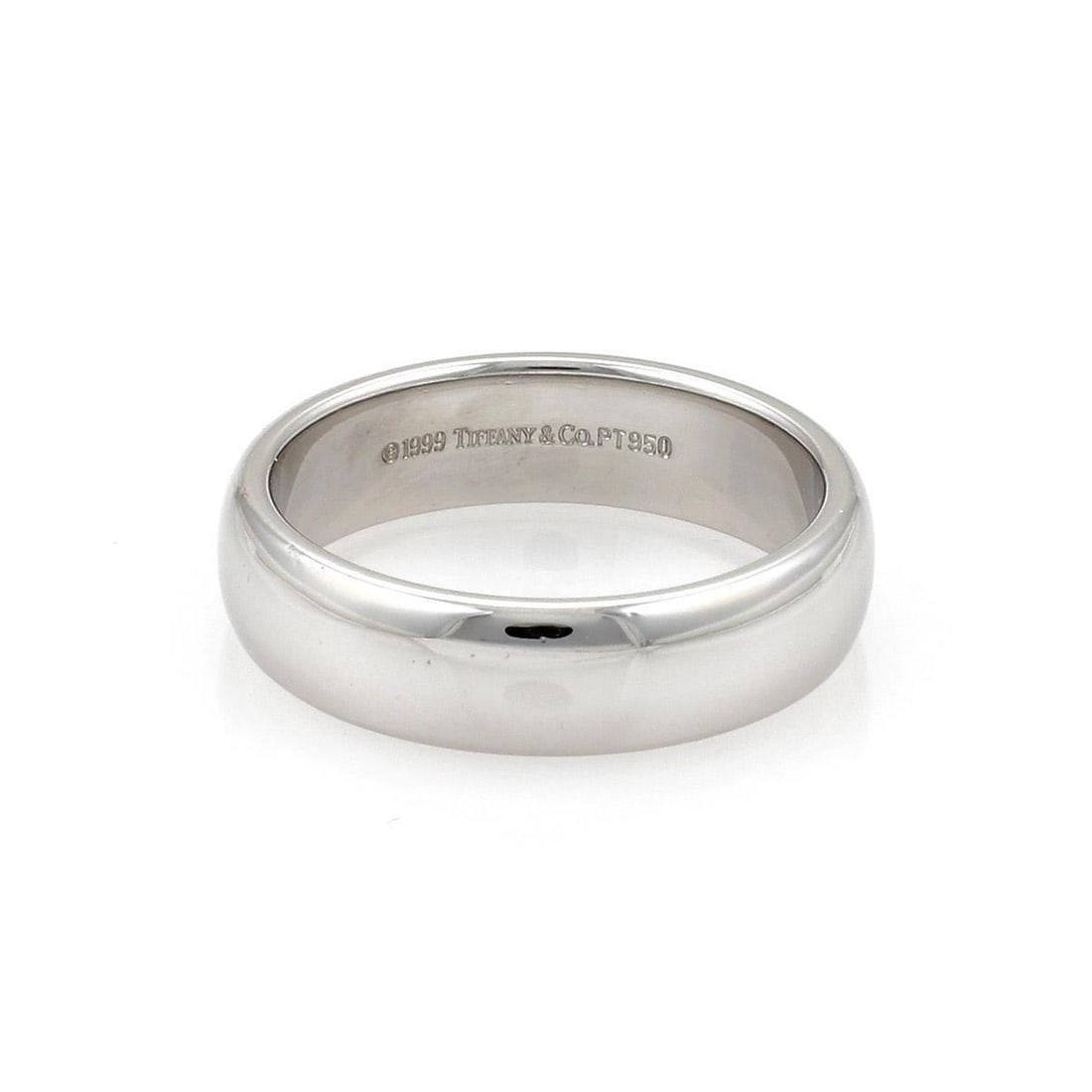 Tiffany & Co. Platinum 6mm Dome Wedding Band Ring Size 9.5: Tiffany & Co. Platinum 6mm Dome Wedding Band Ring Size 9.5 This elegant wedding band from Tiffany & Co. is crafted from high-quality platinum, featuring a polished finish and a stylish 6mm wide dome d