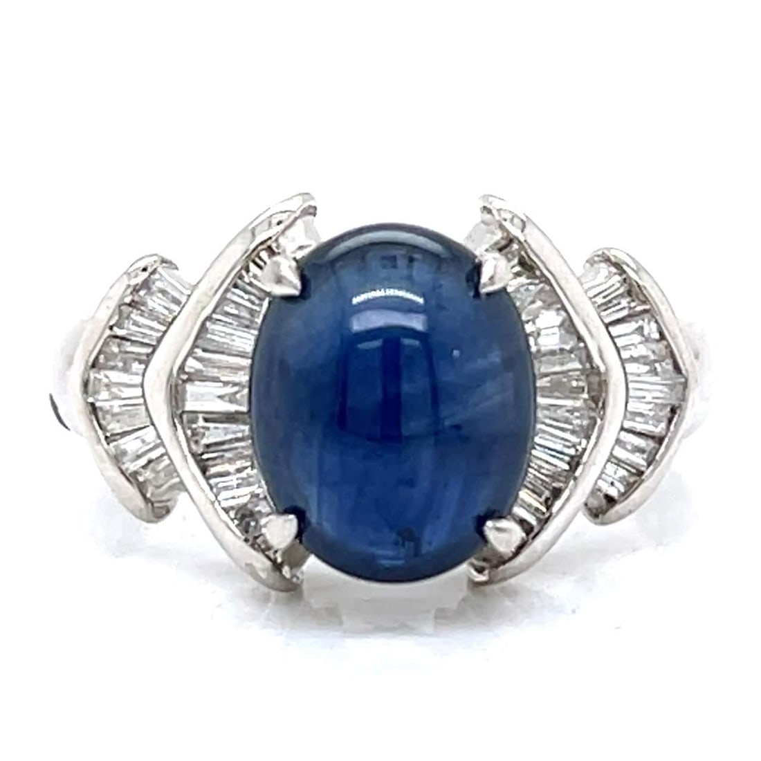 Stunning Platinum Ring with 3.03 Ct Sapphire and 0.50 Ct Diamonds (1 of 4)