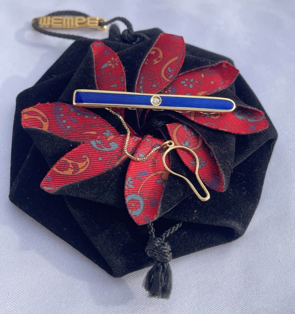 Wempe 18K Gold Enameled Tie Pin with Diamond and Original Bag: Wempe 18K Gold Enameled Tie Pin with Diamond and Original Bag This exquisite German Wempe tie pin is crafted from 18k yellow gold and features a stunning enameled finish. Adorned with a single diamond