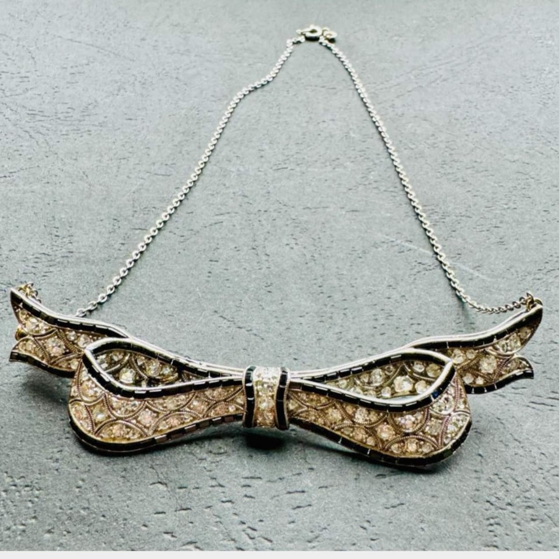 Art Deco Platinum Diamond Onyx Hairpin Brooch Necklace 18K Chain: Art Deco Platinum Diamond Onyx Hairpin Brooch Necklace 18K Chain This exquisite Art Deco hairpin, brooch, and necklace combination showcases a stunning design in platinum, adorned with 113 diamonds to