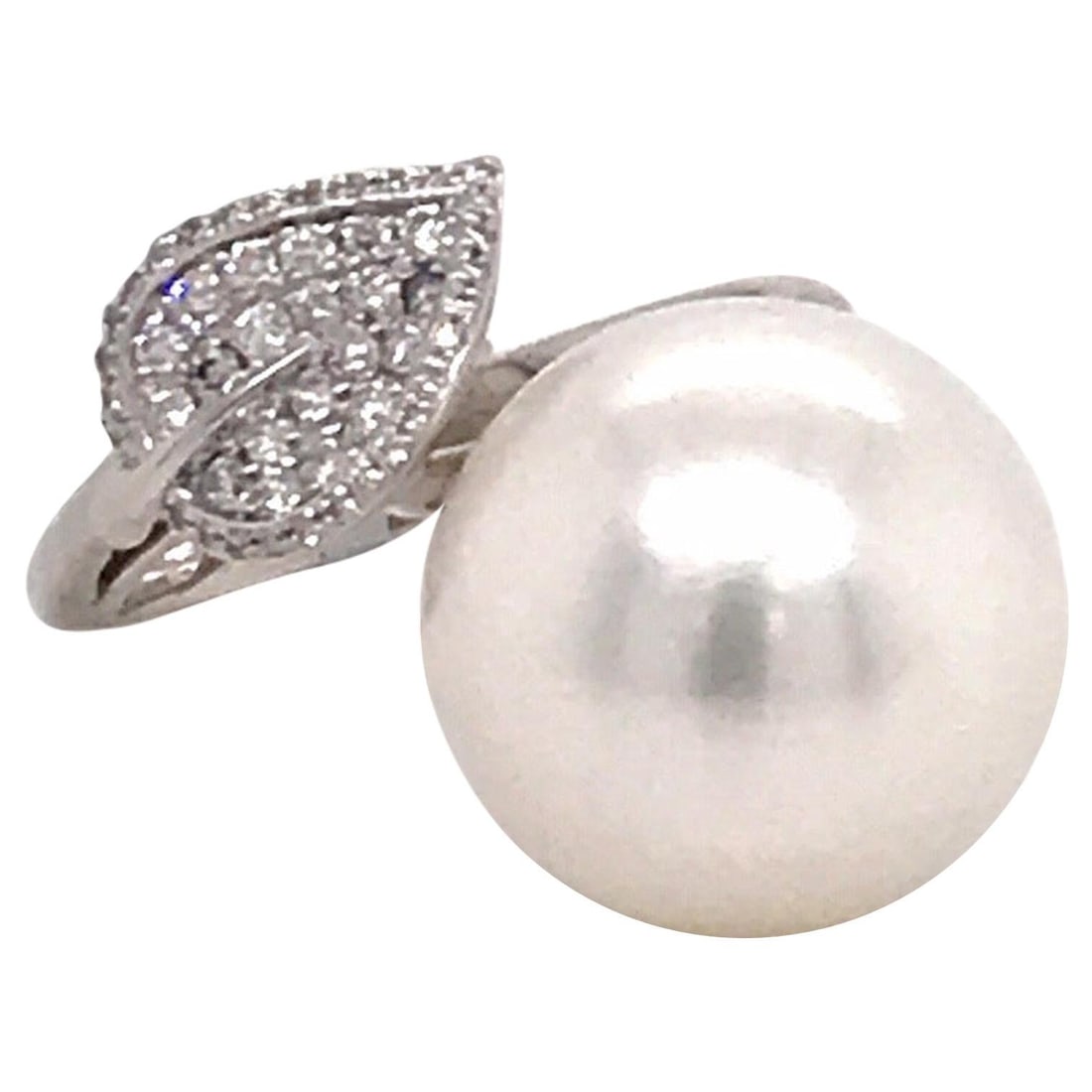 Harbor Diamonds 18K White Gold South Sea Pearl Diamond Leaf Ring 0.39ct: Harbor Diamonds 18K White Gold South Sea Pearl Diamond Leaf Ring 0.39ct This exquisite 18K white gold ring features a stunning South Sea pearl, measuring 14-15 mm, elegantly accented by a diamond leaf