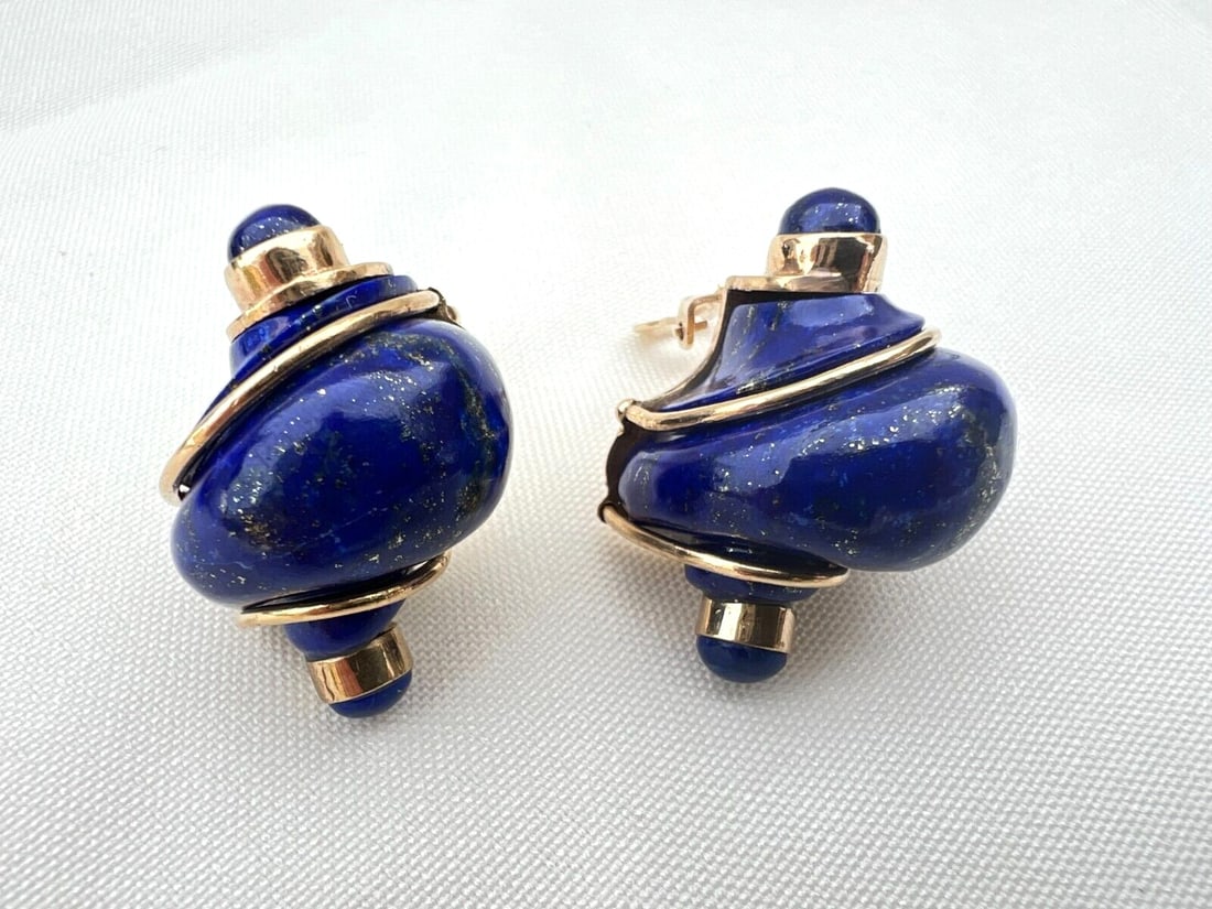 Aldo Del Noce 14K Gold Lapis Lazuli Modern Earrings: Aldo Del Noce 14K Gold Lapis Lazuli Modern Earrings Discover the elegance of this stunning pair of earrings crafted from 14K yellow gold by Aldo Del Noce. Featuring a vibrant Lapis Lazuli stone, these