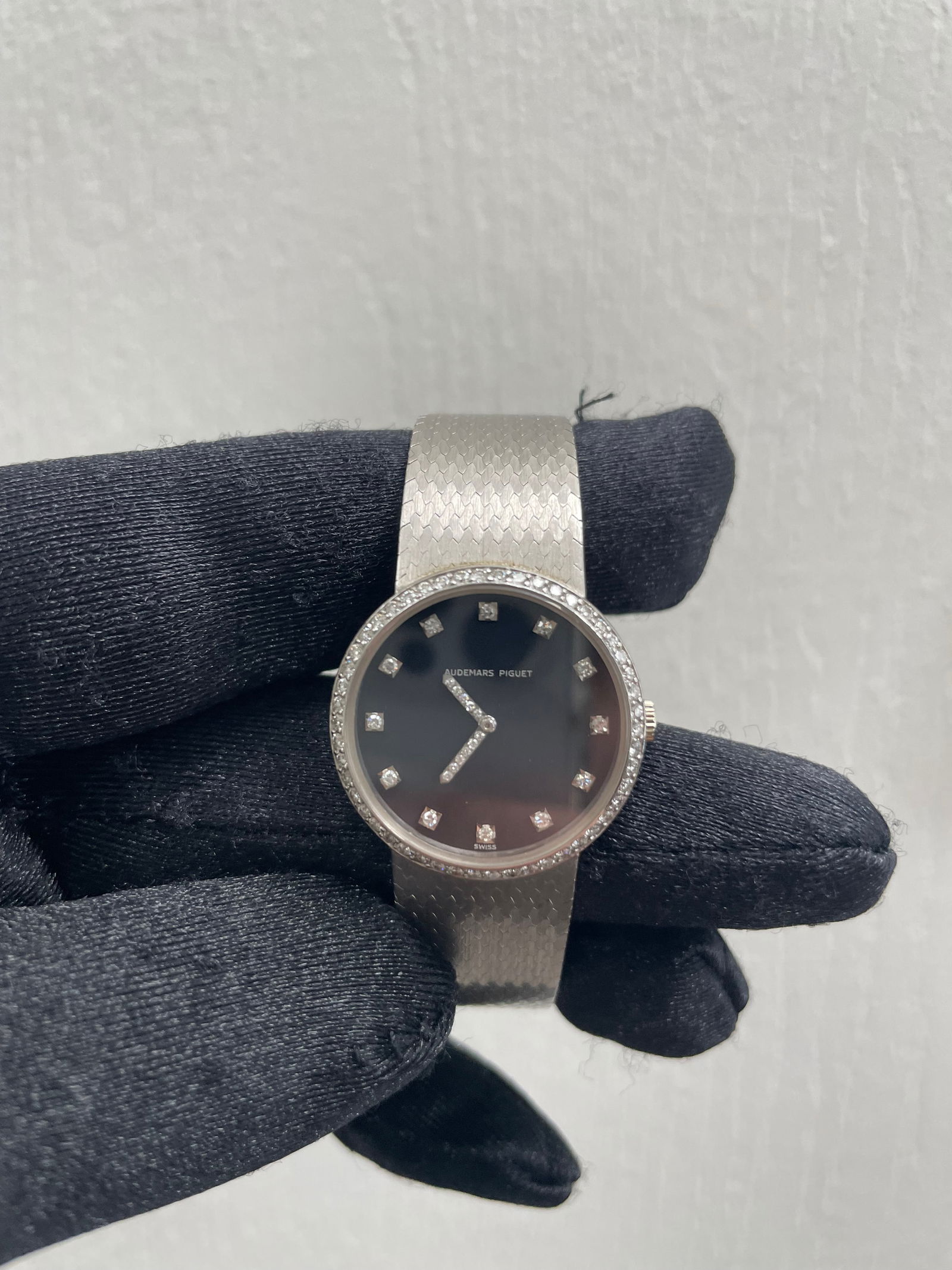 Audemars Piguet Cobra 18k White Gold Black Diamond Dial Watch Ref B32189 29mm: Audemars Piguet Cobra 18k White Gold Black Diamond Dial Watch Ref B32189 29mm This Audemars Piguet Cobra watch features a black diamond dial and is crafted from 18k white gold. The timepiece measures