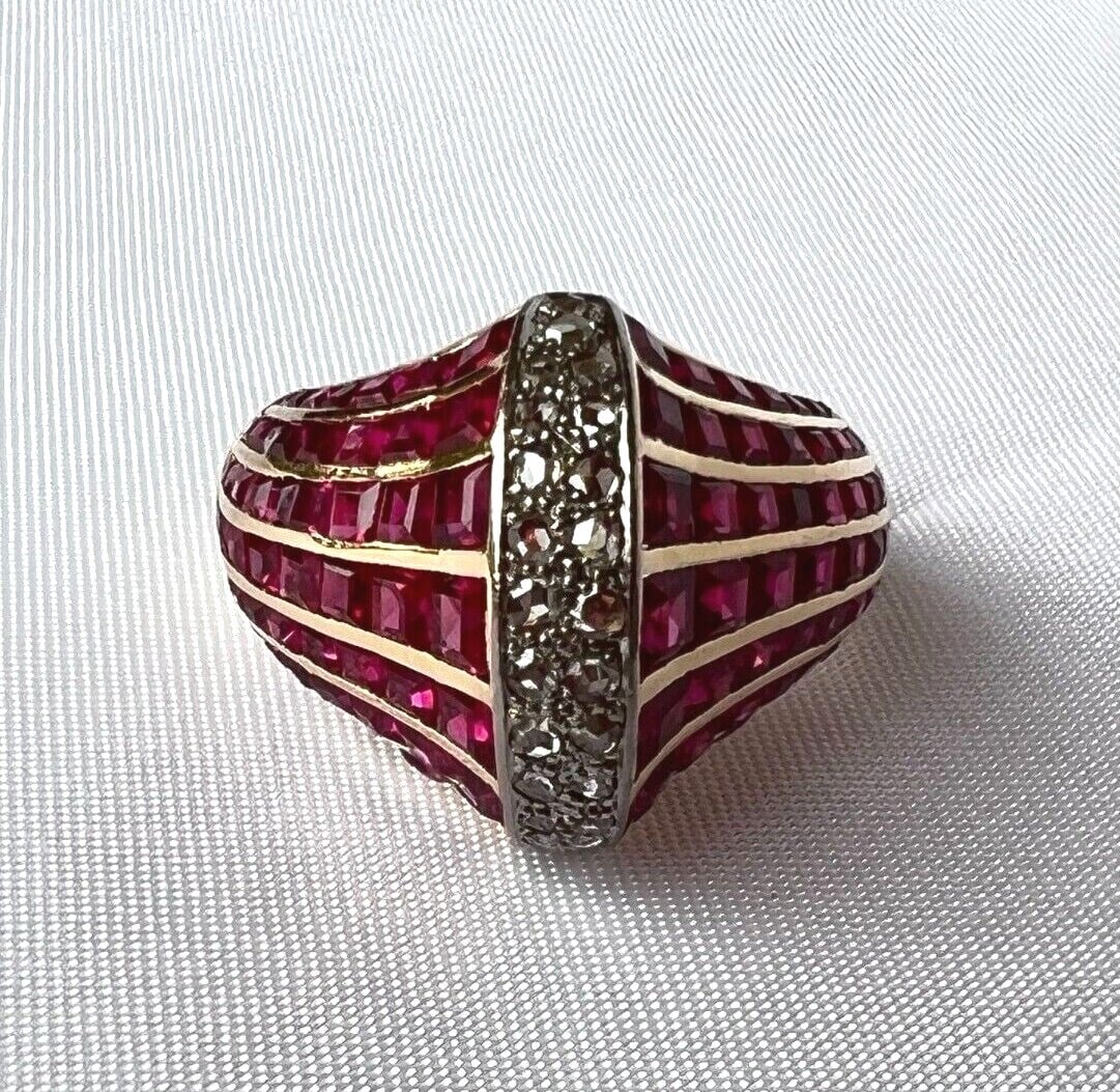 French 18K Gold Diamond Ruby Ring with 25 Diamonds Size 7: French 18K Gold Diamond Ruby Ring with 25 Diamonds Size 7 This exquisite French ring features a stunning combination of 18K gold, diamonds, and rubies. The ring is adorned with over 25 pieces of diamo