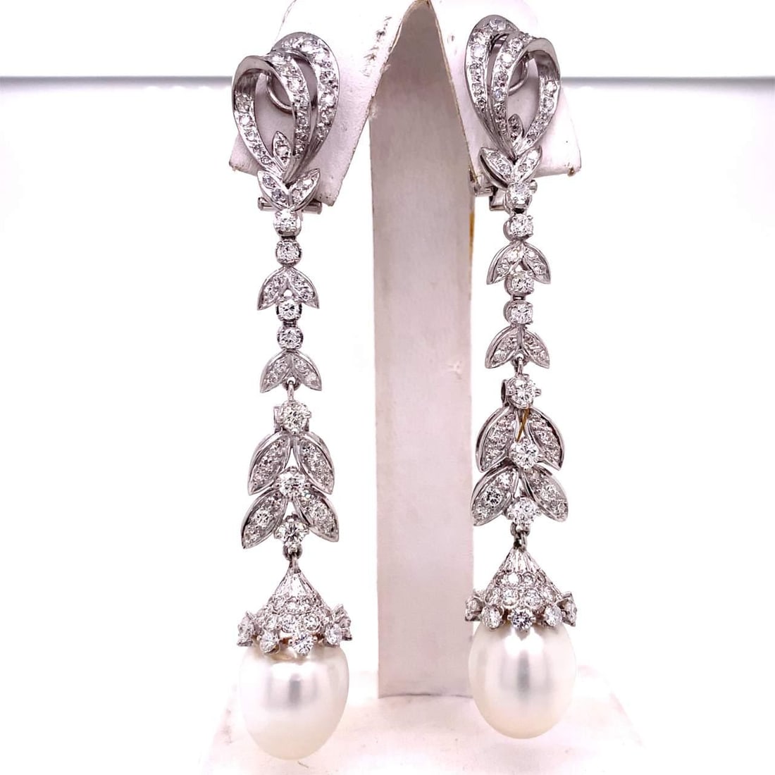 Art Deco Platinum Chandelier Earrings 7.75 Ct Diamonds South Sea Pearls: Art Deco Platinum Chandelier Earrings 7.75 Ct Diamonds South Sea Pearls These exquisite Art Deco chandelier earrings feature stunning South Sea pearls complemented by approximately 7.75 carats of bril