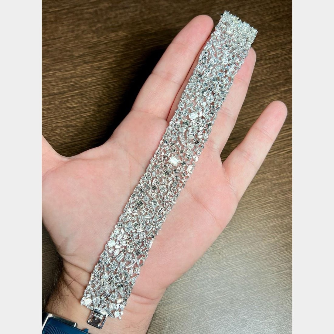 Stunning 38.82 Ct Diamond Bracelet in Platinum (1 of 2)