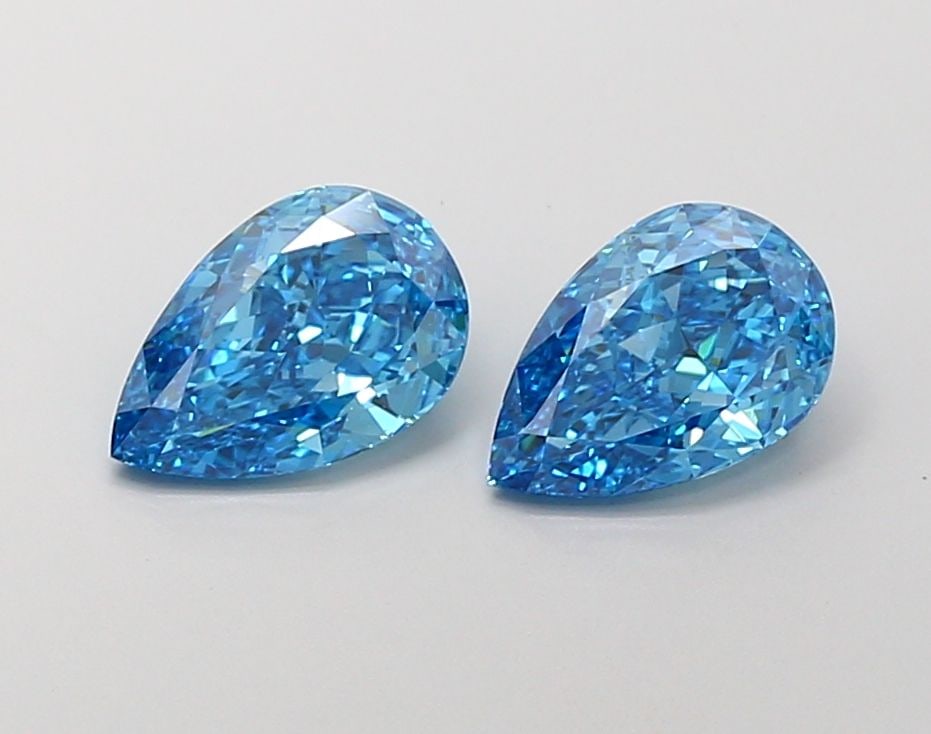 Loose Diamond - PEAR 1.55ct Fancy Vivid Blue VS1: Loose Diamond - PEAR 1.55ct Fancy Vivid Blue VS1 Source: This is a real non-mined Diamond that has been grown in a lab Shape: PEAR Carats: 1.55 Color: Fancy Vivid Blue Certification: IGI Video: