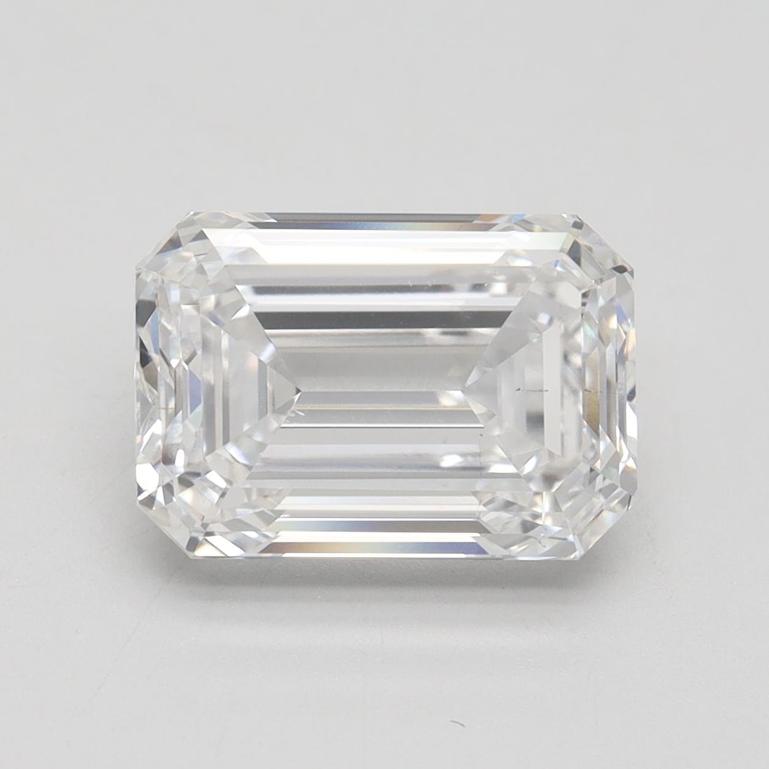 Loose Diamond - EMERALD 4.52ct D VS2: Loose Diamond - EMERALD 4.52ct D VS2 Source: This is a real non-mined Diamond that has been grown in a lab Shape: EMERALD Carats: 4.52 Color: D Clarity: VS2 Certification: IGI Video: