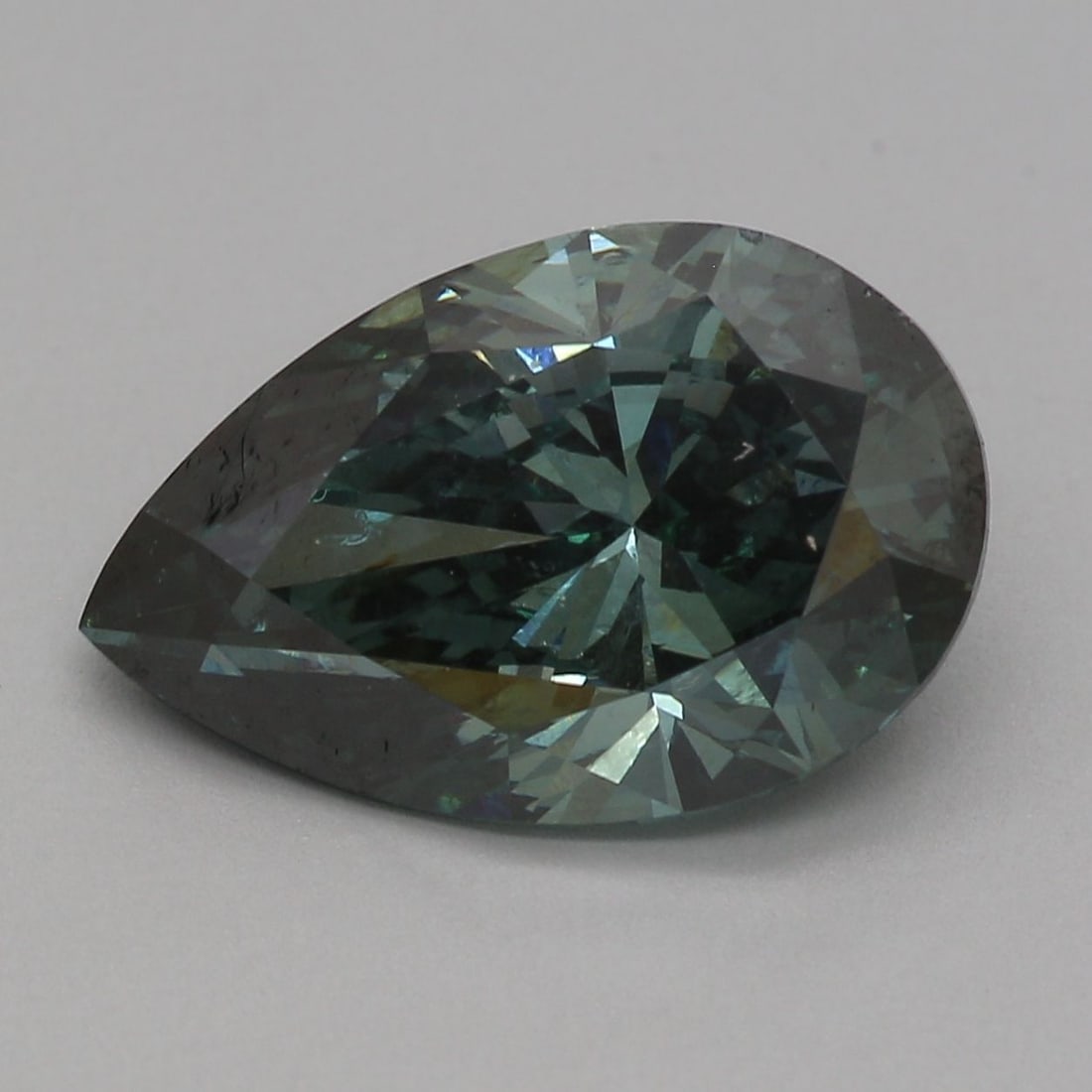 Loose Diamond - PEAR 2.91ct Green VS2: Loose Diamond - PEAR 2.91ct Green VS2 Source: This is a real non-mined Diamond that has been grown in a lab Shape: PEAR Carats: 2.91 Color: Green Certification: IGI Video: