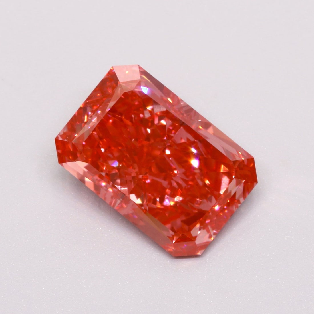Loose Diamond - RADIANT 4.02ct Fancy Vivid Red VS1: Loose Diamond - RADIANT 4.02ct Fancy Vivid Red VS1 Source: This is a real non-mined Diamond that has been grown in a lab Shape: RADIANT Carats: 4.02 Color: Fancy Vivid Red Certification: IGI Video: