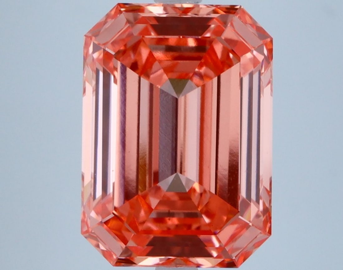 Loose Diamond - EMERALD 5.76ct Fancy Vivid Pink VS1: Loose Diamond - EMERALD 5.76ct Fancy Vivid Pink VS1 Source: This is a real non-mined Diamond that has been grown in a lab Shape: EMERALD Carats: 5.76 Color: Fancy Vivid Pink Certification: IGI Video: