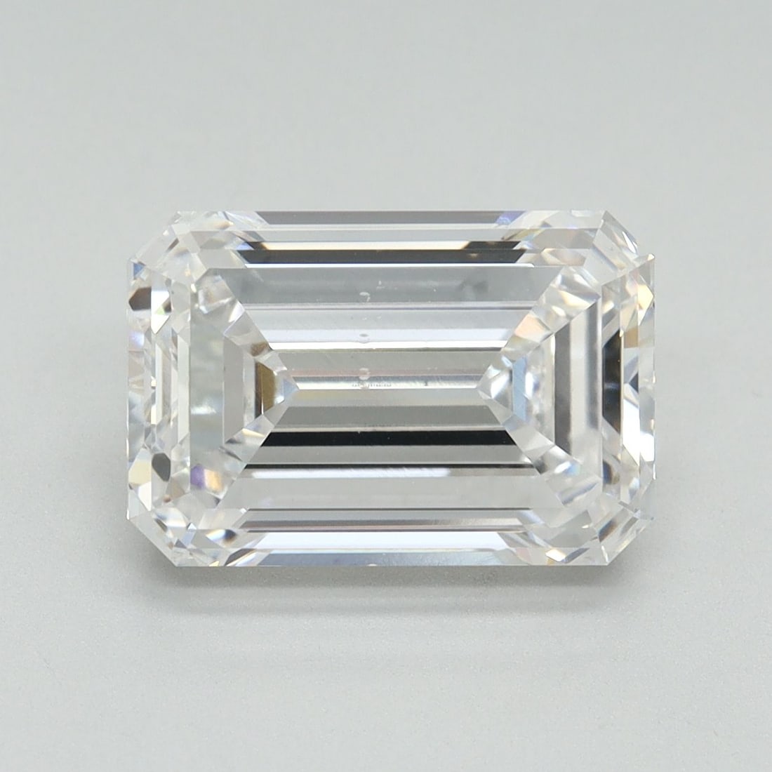 Loose Diamond - EMERALD 4.5ct E VS2: Loose Diamond - EMERALD 4.5ct E VS2 Source: This is a real non-mined Diamond that has been grown in a lab Shape: EMERALD Carats: 4.5 Color: E Clarity: VS2 Certification: GSI Video: