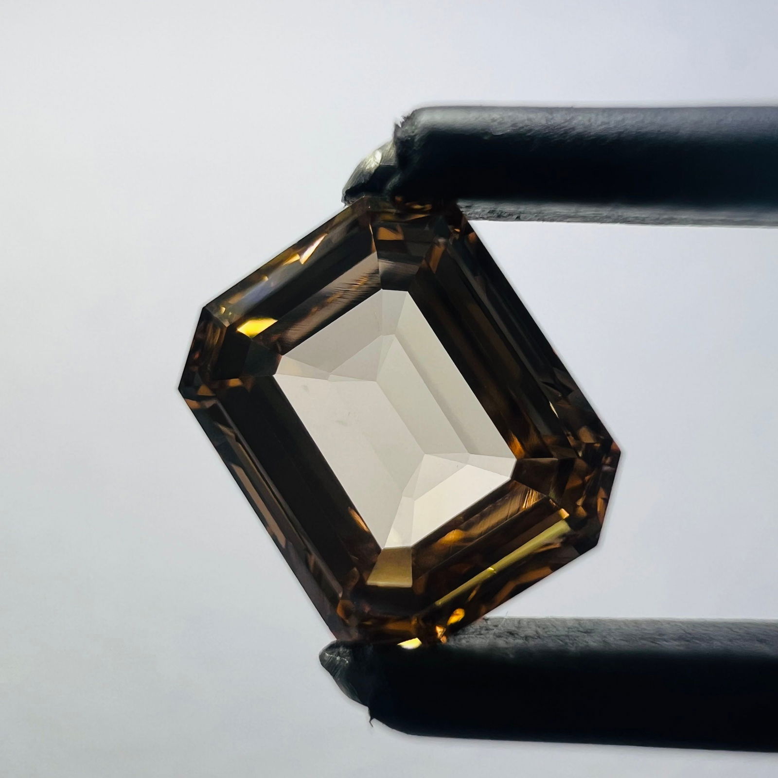 Loose Diamond - EMERALD 0.89ct Orange VVS2: Loose Diamond - EMERALD 0.89ct Orange VVS2 Source: This is a real non-mined Diamond that has been grown in a lab Shape: EMERALD Carats: 0.89 Color: Orange Certification: NONE PLEASE NOTE: Framed, Larg