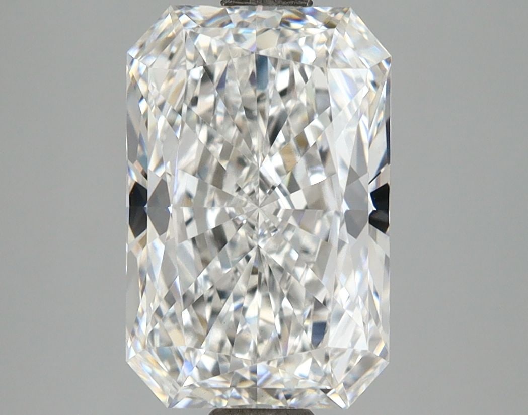 Loose Diamond - RADIANT 3.16ct E VS1: Loose Diamond - RADIANT 3.16ct E VS1 Source: This is a real non-mined Diamond that has been grown in a lab Shape: RADIANT Carats: 3.16 Color: E Clarity: VS1 Certification: IGI Video: