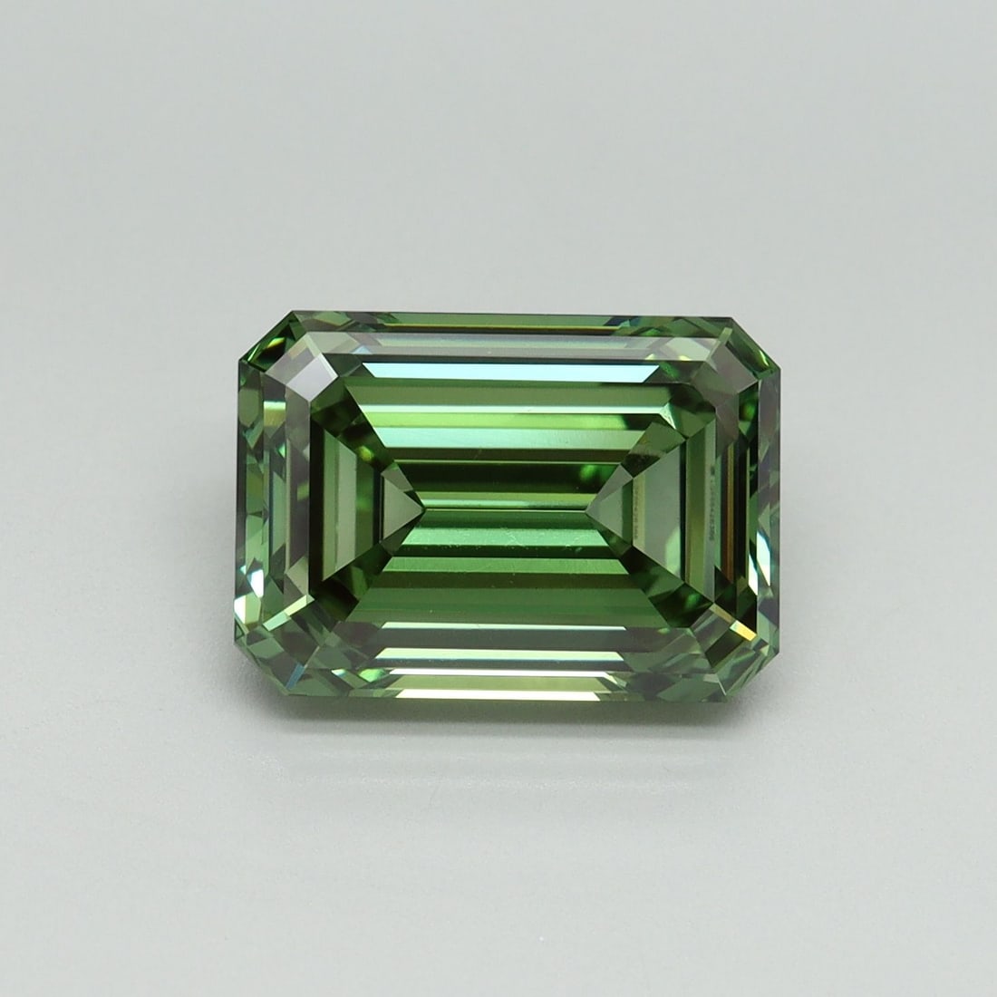 Loose Diamond - EMERALD 4.07ct Fancy Vivid Green VVS2: Loose Diamond - EMERALD 4.07ct Fancy Vivid Green VVS2 Source: This is a real non-mined Diamond that has been grown in a lab Shape: EMERALD Carats: 4.07 Color: Fancy Vivid Green Certification: IGI