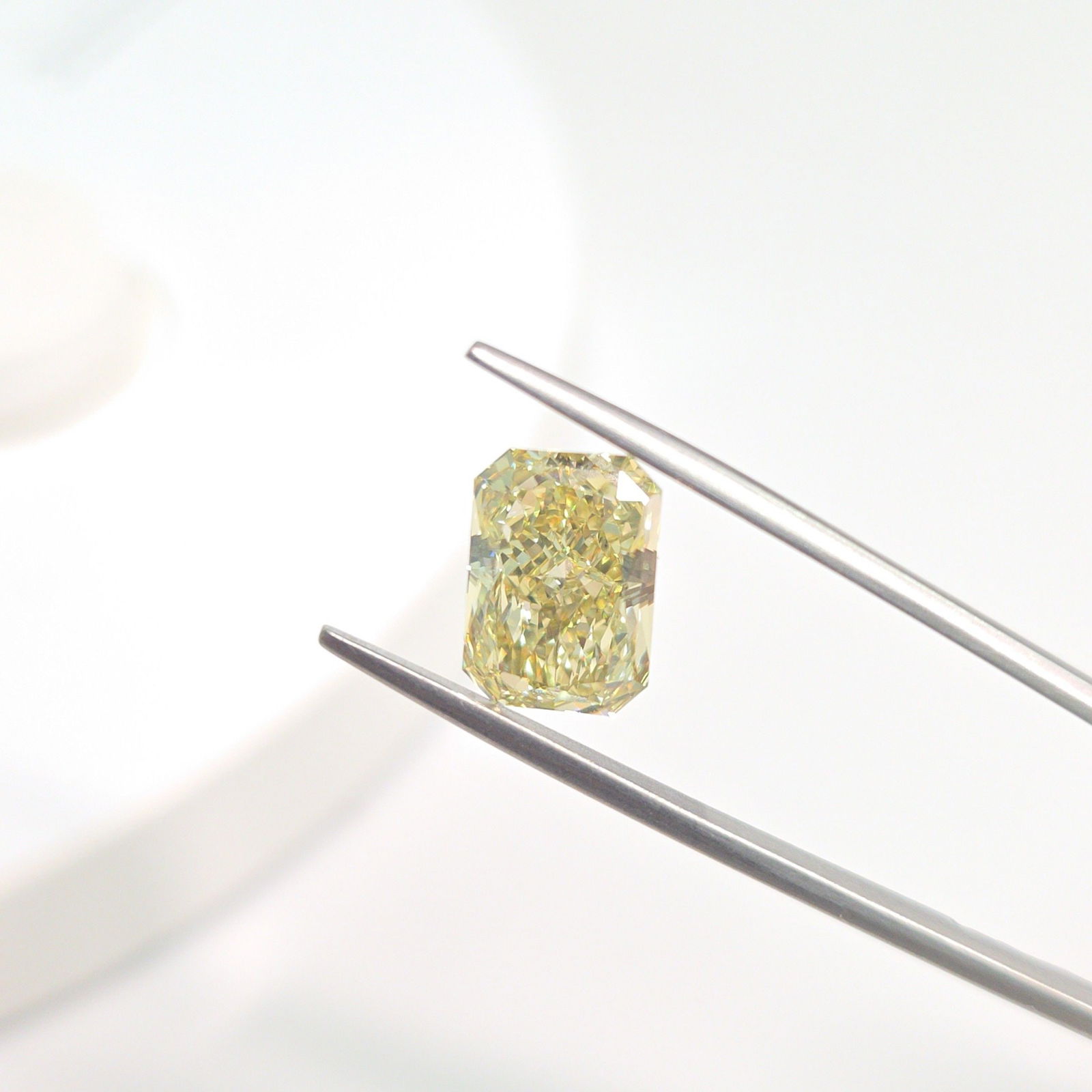Loose Diamond - RADIANT 4.24ct Fancy Intense Yellow VS1 (1 of 1)