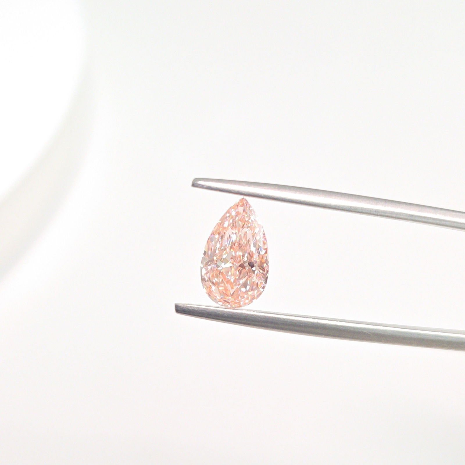 Loose Diamond - PEAR 1.38ct Fancy Vivid Pink VS1: Loose Diamond - PEAR 1.38ct Fancy Vivid Pink VS1 Source: This is a real non-mined Diamond that has been grown in a lab Shape: PEAR Carats: 1.38 Color: Fancy Vivid Pink Certification: IGI Video: