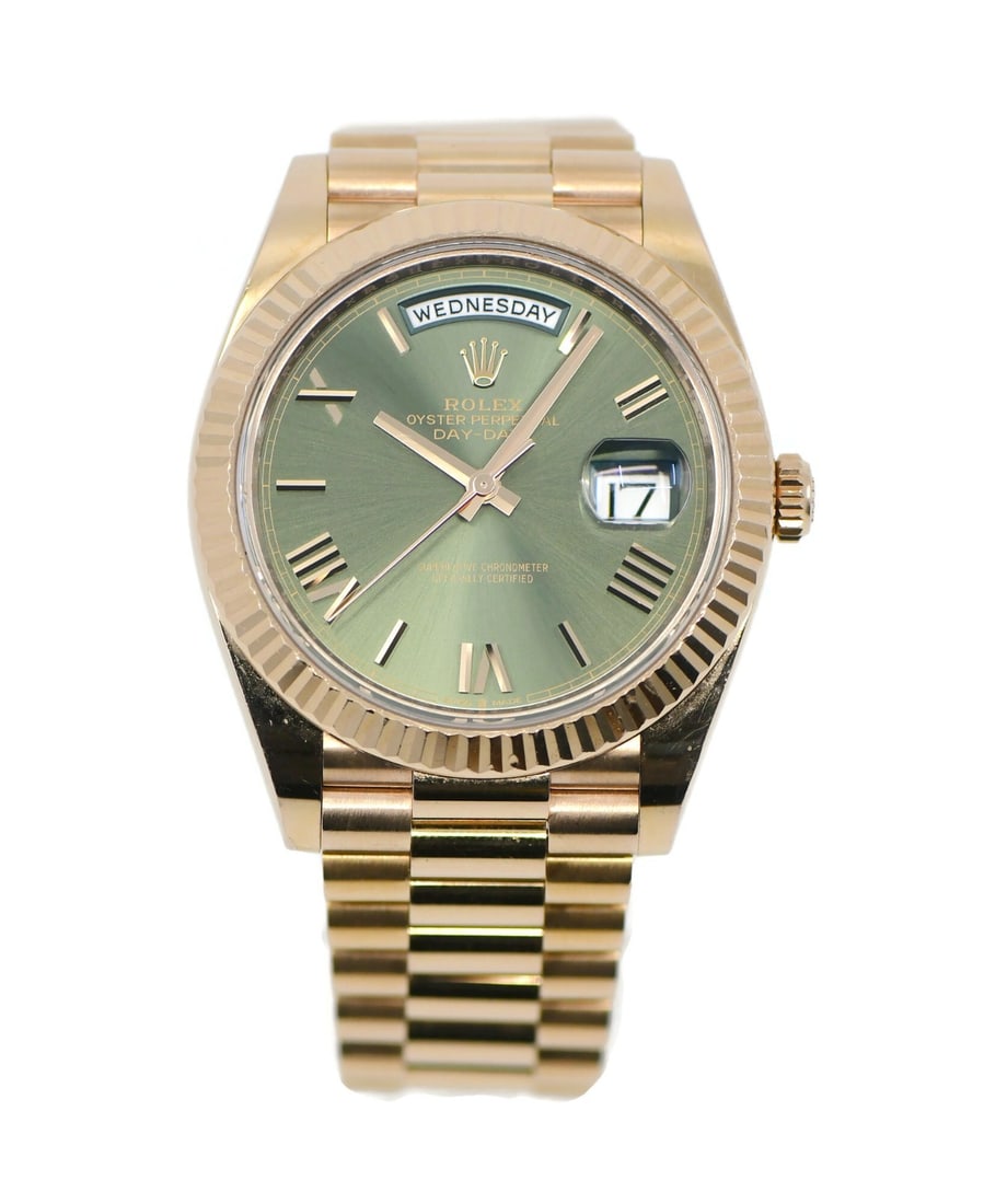 Rolex Day-Date 40mm 18K Rose Gold Olive Dial Watch 228235 with Box and Papers: Rolex Day-Date 40mm 18K Rose Gold Olive Dial Watch 228235 with Box and Papers Elevate your style with the Rolex Day-Date 40, a luxurious wristwatch crafted in 18K rose gold. This exquisite timepiece f