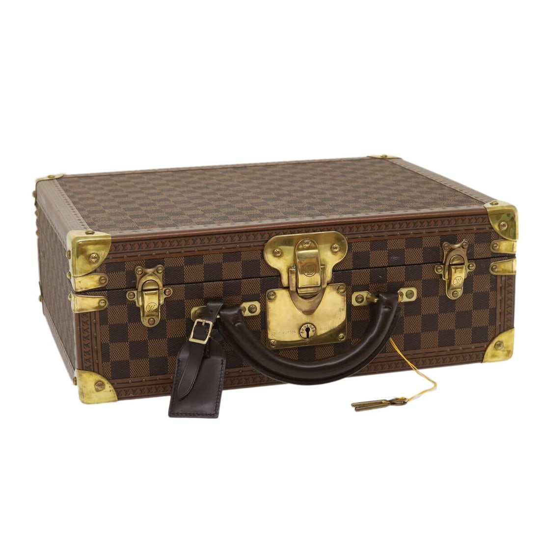Louis Vuitton Damier Ebene Cotteville 40 Trunk with Key and Name Tag: Louis Vuitton Damier Ebene Cotteville 40 Trunk with Key and Name Tag This authentic Louis Vuitton Damier Ebene Cotteville 40 Trunk is a luxurious accessory crafted from durable Damier Ebene Canvas. Id