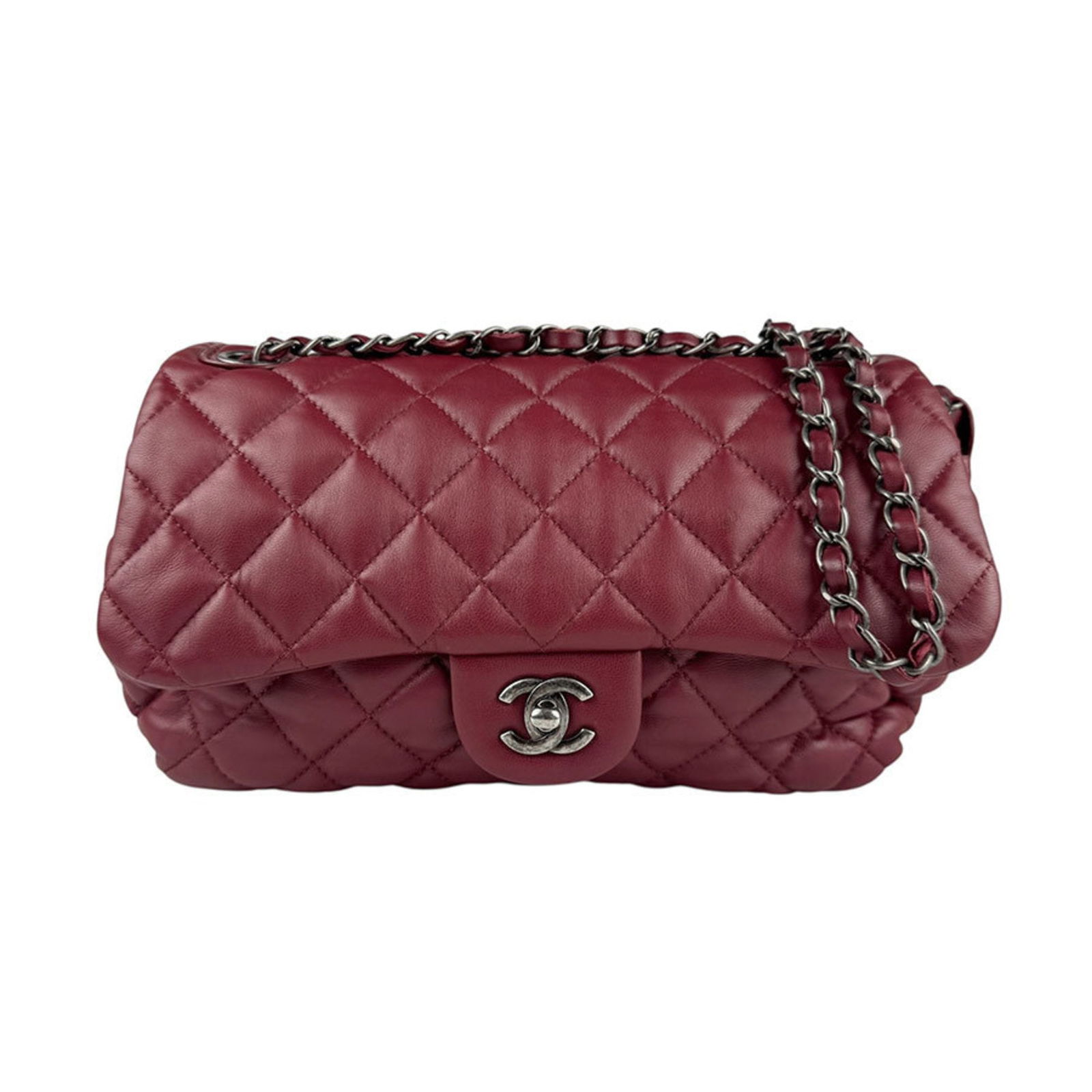Chanel Burgundy Leather Flap Bag 19cm x 23cm x 10cm Italy: Chanel Burgundy Leather Flap Bag 19cm x 23cm x 10cm Italy This Chanel Flap bag features a sophisticated burgundy leather exterior and is designed for women. Crafted in Italy, it offers a classic silho