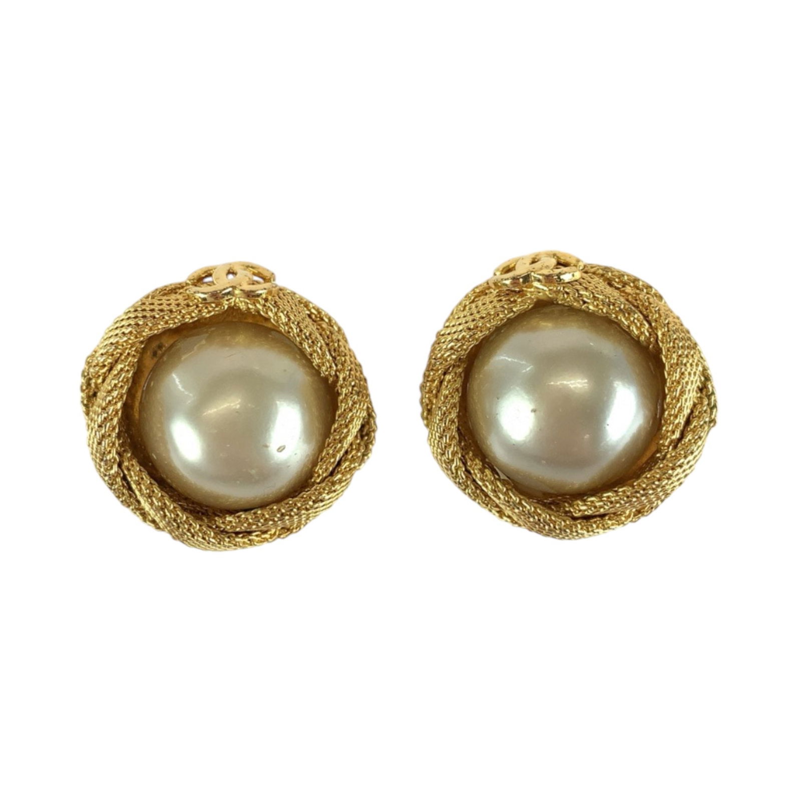 Gold Plated Chanel Coco Mark Earrings 3mm x 3mm French Design: Gold Plated Chanel Coco Mark Earrings 3mm x 3mm French Design Chanel Coco Mark gold-plated earrings featuring a classic design. These earrings are suitable for women and have a gold color finish. Ther