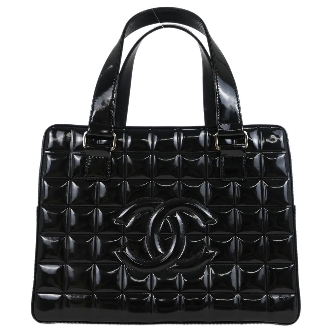 Chanel Black Patent Leather Choco Bar Handbag Italy: Chanel Black Patent Leather Choco Bar Handbag Italy This elegant Chanel Black Patent Leather Choco Bar Handbag is a stylish addition to any casual outfit. Crafted from high-quality leather, it feature