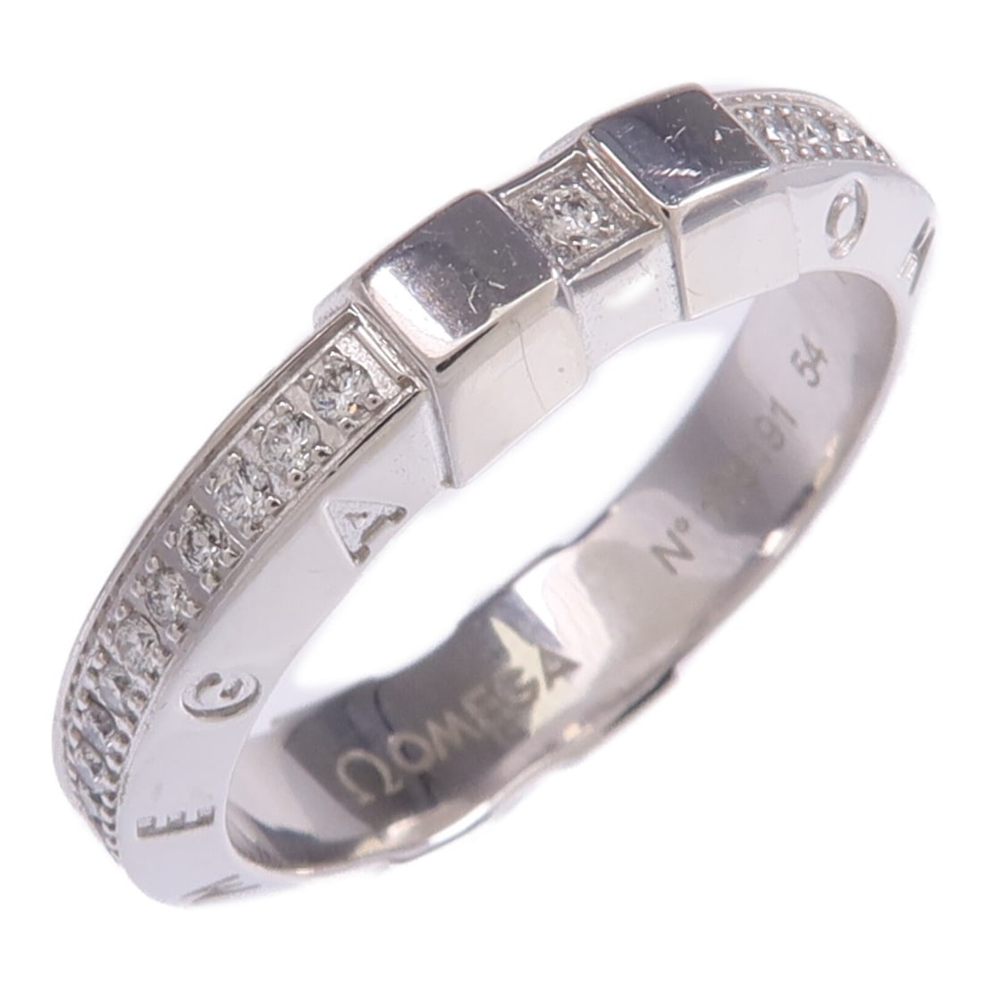Diamond Ring in 18K White Gold Omega Size 6.5: Diamond Ring in 18K White Gold Omega Size 6.5 This Omega ring is crafted from 18K white gold and features a clear diamond as the main stone. Designed in a regular size 6.5, it showcases a refined and