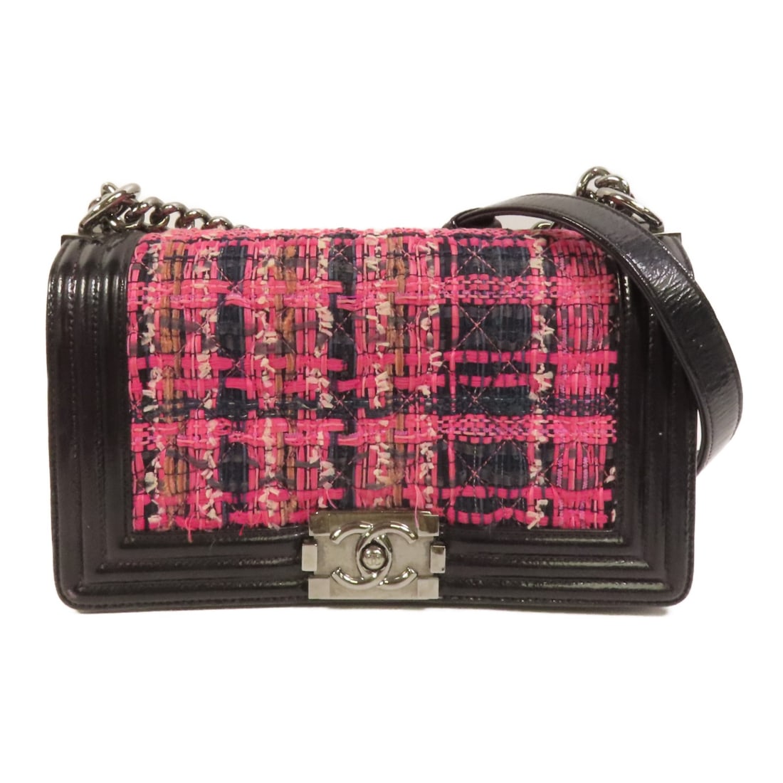 Black and Pink CHANEL Boy 25 Tweed Calfskin Chain Shoulder Bag: Black and Pink CHANEL Boy 25 Tweed Calfskin Chain Shoulder Bag This CHANEL Boy 25 chain shoulder bag features a stylish combination of black and pink tweed with calfskin leather accents. The bag is eq
