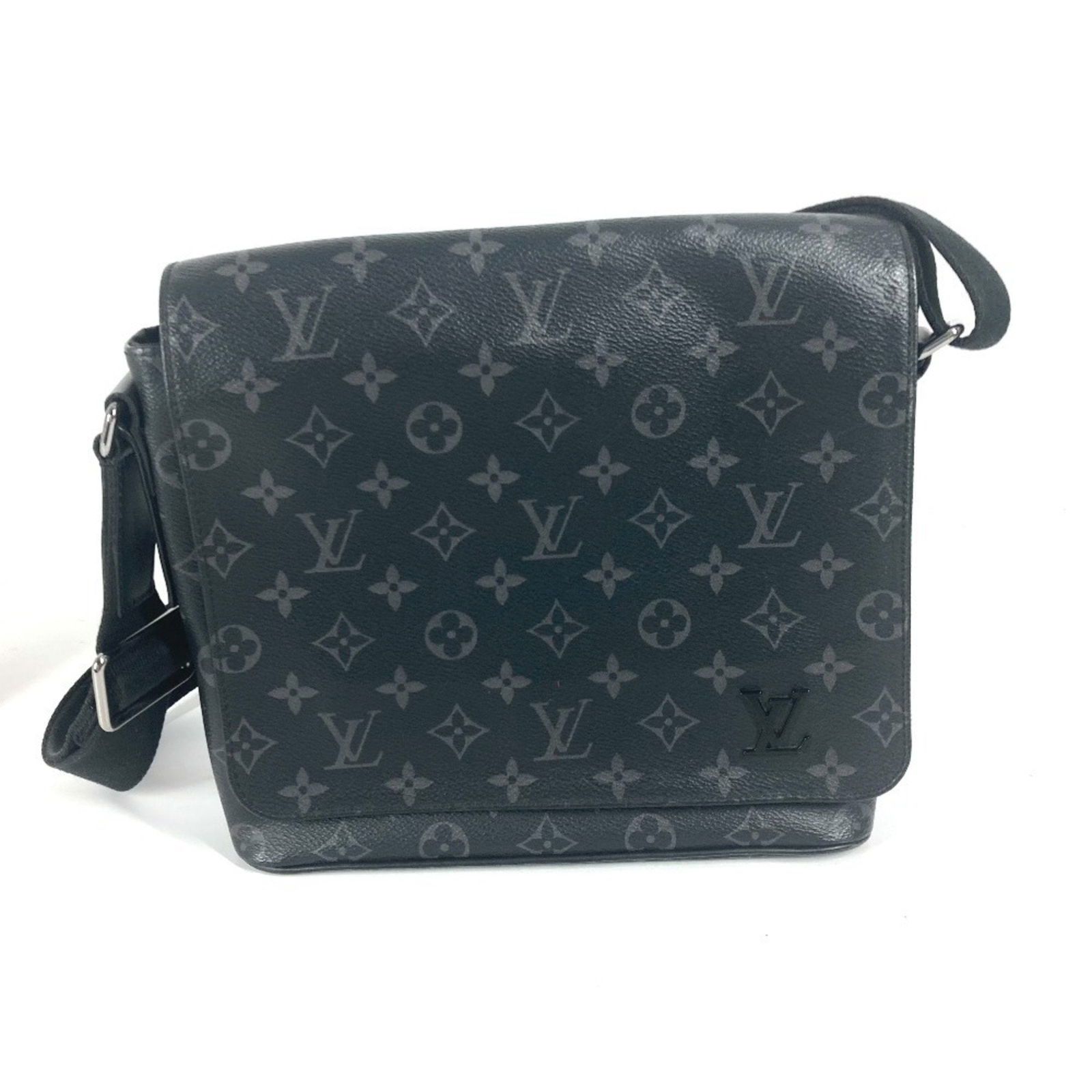 Louis Vuitton District Black Canvas Shoulder Bag 22cm x 25cm x 7cm: Louis Vuitton District Black Canvas Shoulder Bag 22cm x 25cm x 7cm This Louis Vuitton District bag features a unisex design crafted from black canvas. The bag is made in Spain and displays traces of u