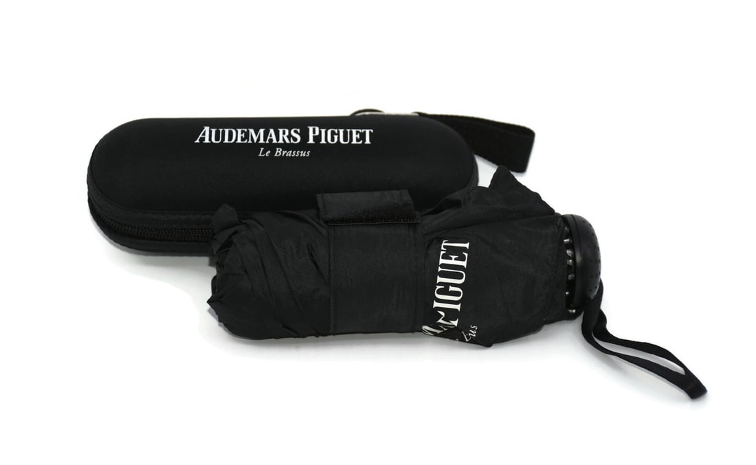 Black Audemars Piguet Luxury Umbrella: Black Audemars Piguet Luxury Umbrella Stay stylish and protected from the elements with this pre-owned Audemars Piguet umbrella, featuring a classic black color. This high-quality umbrella is a perfec