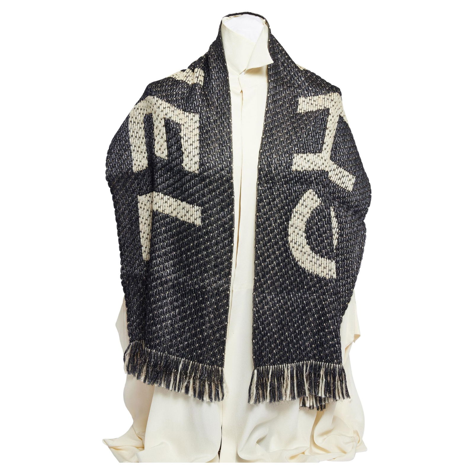 Chanel Black White Reversible Metallic Lurex Scarf Italy: Chanel Black White Reversible Metallic Lurex Scarf Italy Elevate your accessory collection with this stunning Chanel Black and White Metallic Scarf. Crafted in Italy, this designer piece features a un