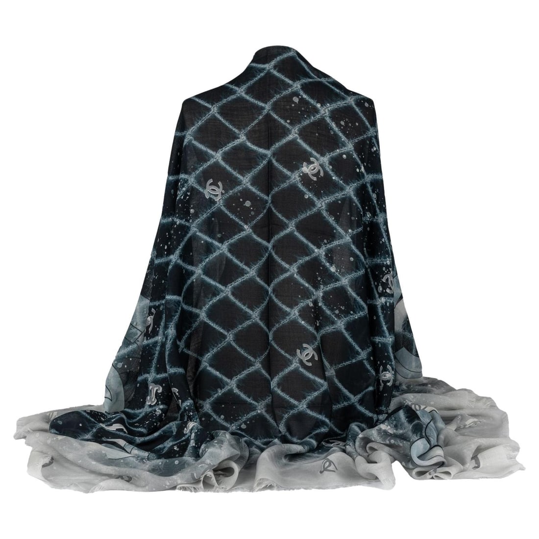 Chanel Cashmere Shawl New Black Blue Checkered CC Logo 53x77: Chanel Cashmere Shawl New Black Blue Checkered CC Logo 53x77 Experience luxury with this Chanel cashmere shawl, crafted in Italy. This exquisite piece features a sophisticated checkered design in dark