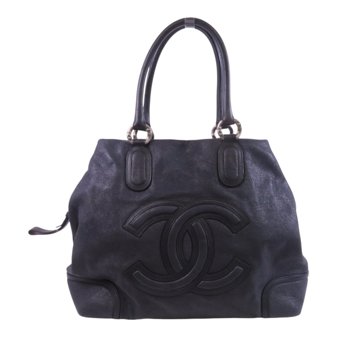 CHANEL Black Calfskin Leather Shoulder Tote Bag: CHANEL Black Calfskin Leather Shoulder Tote Bag This elegant CHANEL CC Shoulder Bag is crafted from luxurious black calfskin leather, offering both style and sophistication. The bag features a classic