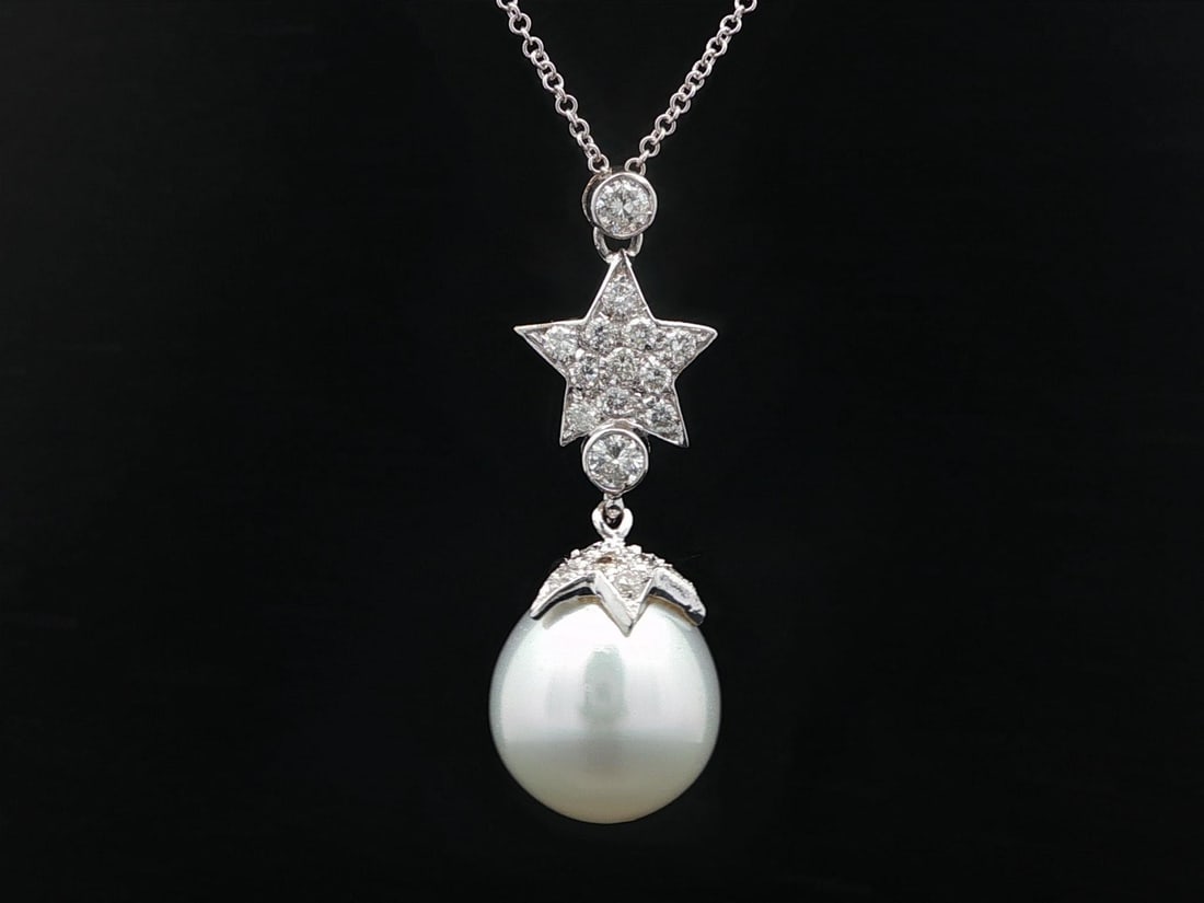 18k White Gold Double Star Pendant Necklace with South Sea Pearl and Diamonds: 18k White Gold Double Star Pendant Necklace with South Sea Pearl and Diamonds This exquisite necklace features a stunning 12.3mm round South Sea pearl in a classic button shape, complemented by a dazz