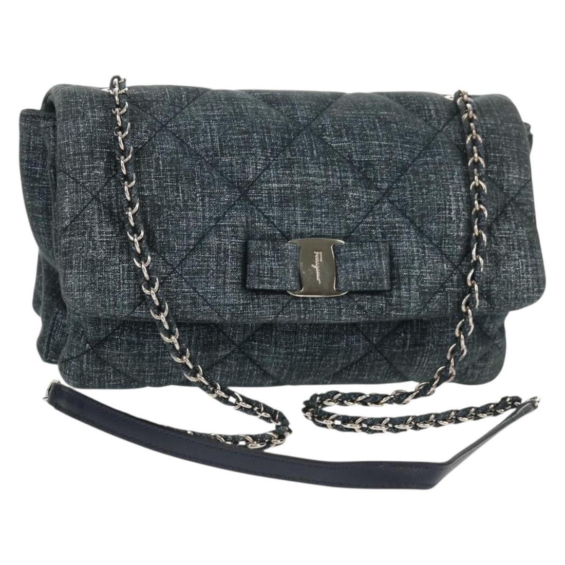 Salvatore Ferragamo Vala Denim Navy Silver Shoulder Bag Auth AM10158V: Salvatore Ferragamo Vala Denim Navy Silver Shoulder Bag Auth AM10158V Elevate your style with the Salvatore Ferragamo Vala Chain Shoulder Bag, a luxurious accessory crafted from premium leather. This