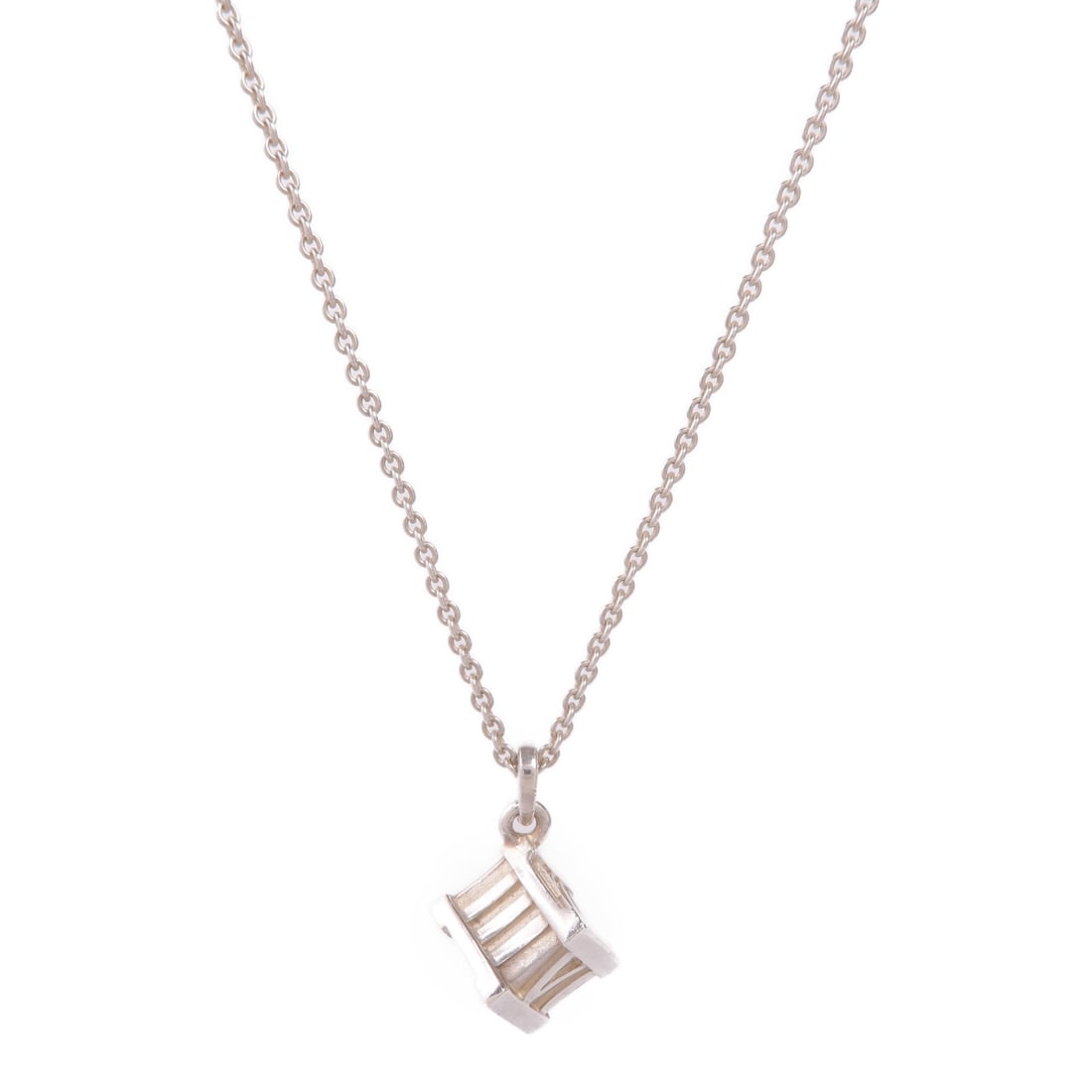 TIFFANY&CO Atlas Cube Necklace in 925 Sterling Silver: TIFFANY&CO Atlas Cube Necklace in 925 Sterling Silver This elegant Tiffany & Co. Atlas Cube Necklace is crafted from high-quality 925 sterling silver, showcasing a sleek and modern design. The necklac