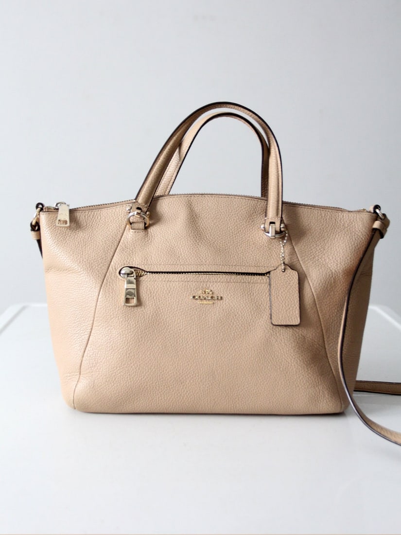 Coach Prairie Satchel Taupe Pebble Leather Crossbody Bag F36624: Coach Prairie Satchel Taupe Pebble Leather Crossbody Bag F36624 Introducing the Coach Prairie Pebble Leather Satchel Crossbody Bag, a refined and versatile handbag from Coach's mid-2010s collection. C