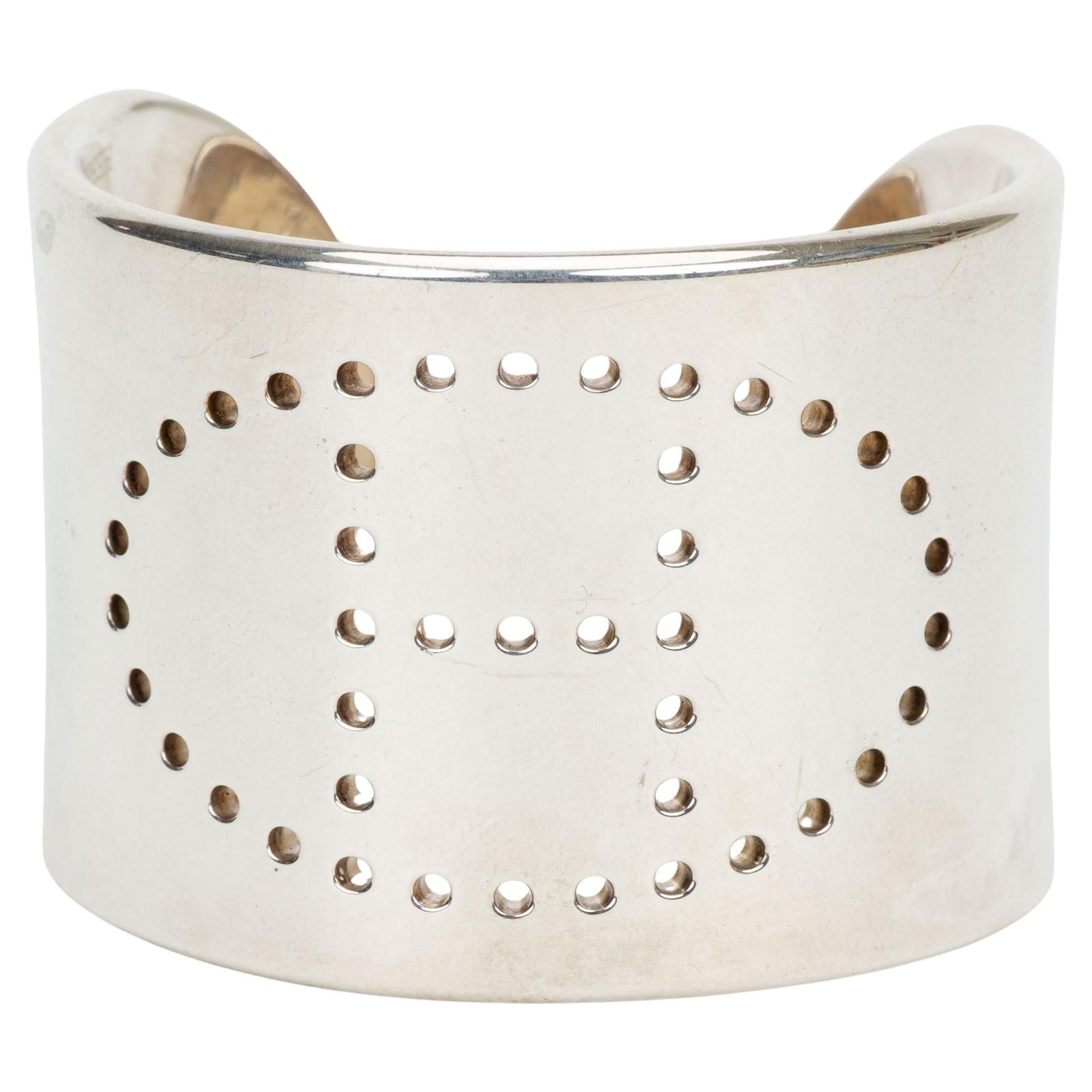 Hermes Sterling Silver Eclipse Cuff Bracelet 2020 France: Hermes Sterling Silver Eclipse Cuff Bracelet 2020 France The Hermes Sterling Silver Eclipse Cuff is an exquisite wide cuff bracelet made from genuine sterling silver. It showcases a unique perforated