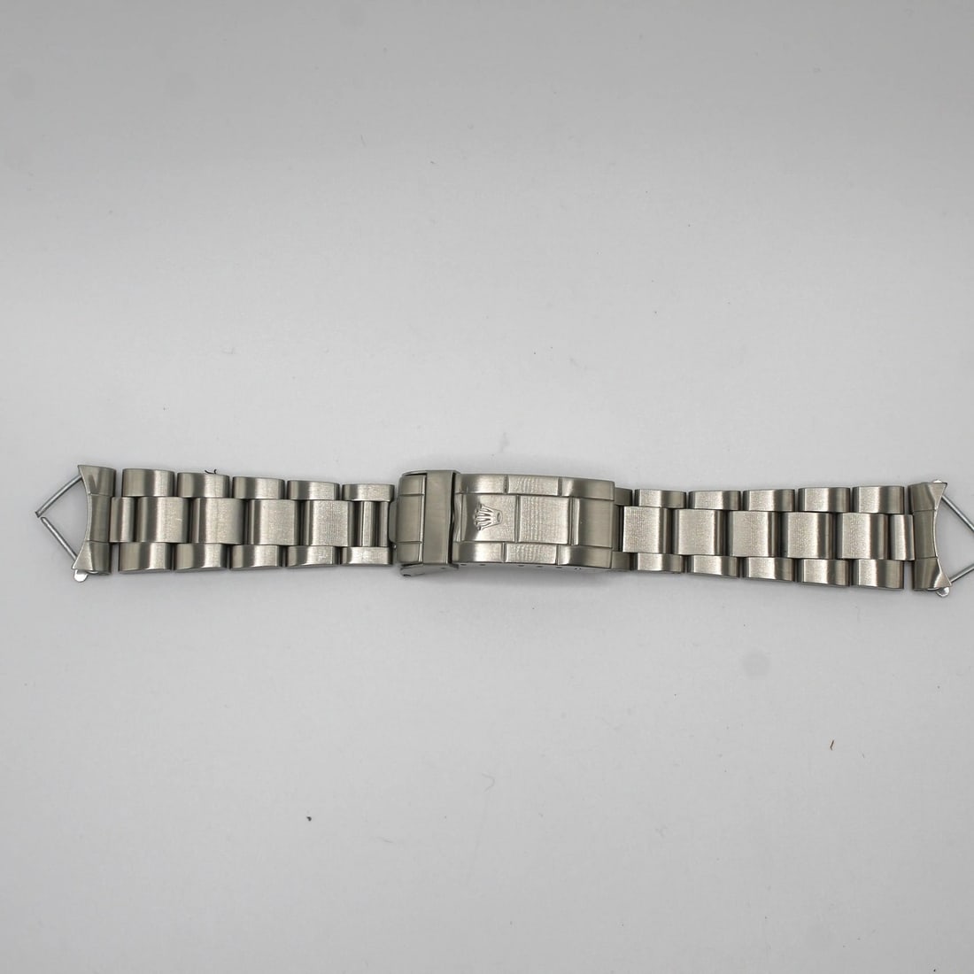 Rolex Oyster Submariner Stainless Steel 15MM Bracelet 93150: Rolex Oyster Submariner Stainless Steel 15MM Bracelet 93150 Enhance your Rolex timepiece with this authentic Rolex Oyster Submariner bracelet. Constructed from durable stainless steel, this luxury wri