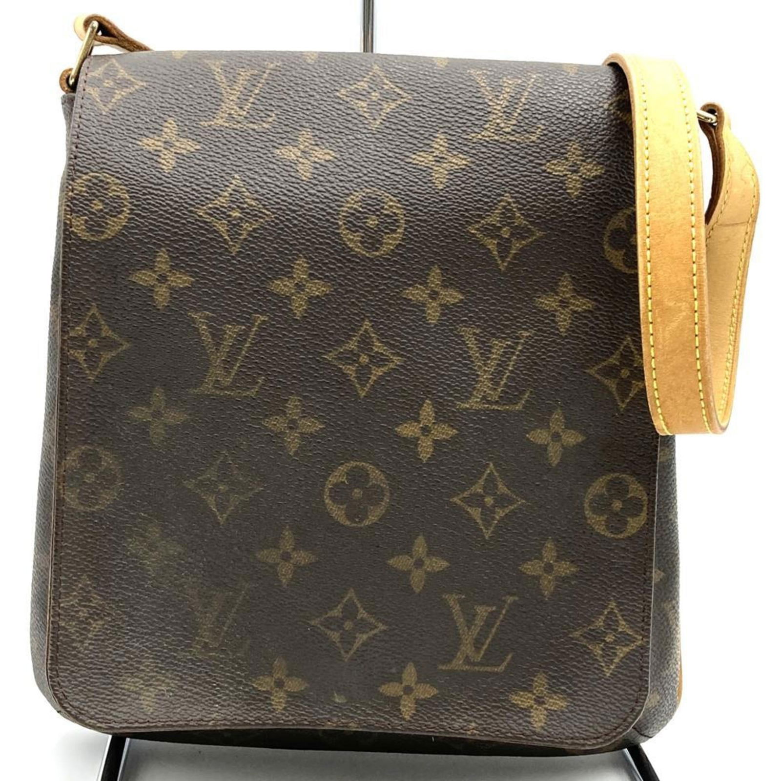 Brown Canvas Musette Salsa Bag by Louis Vuitton from Spain: Brown Canvas Musette Salsa Bag by Louis Vuitton from Spain The Louis Vuitton Musette Salsa is a women's shoulder bag crafted from brown canvas. Made in Spain, it features a compact design with dimensi