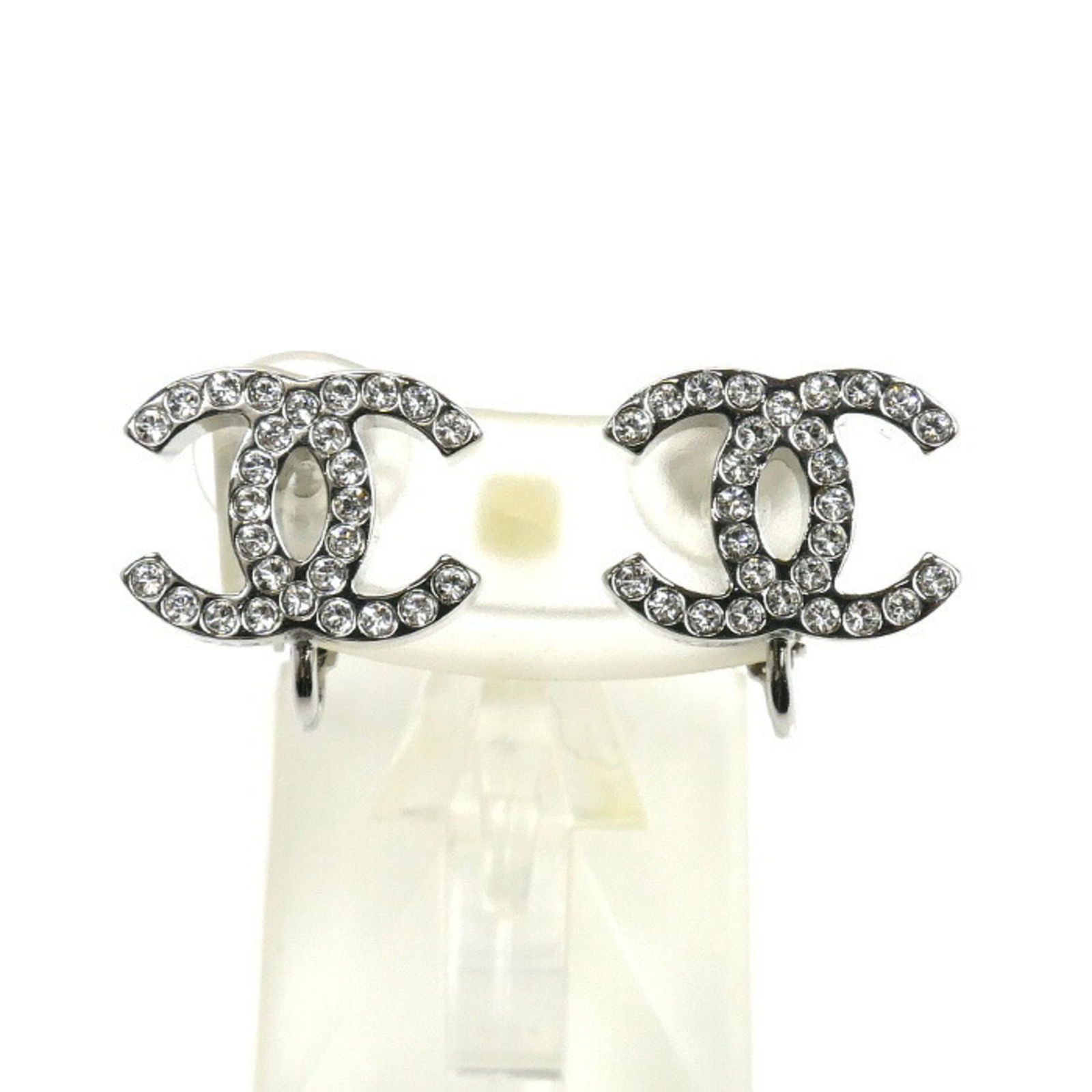 Chanel Coco Mark Silver Tone Metal Accessory for Women: Chanel Coco Mark Silver Tone Metal Accessory for Women Chanel Coco Mark accessory crafted from silver-toned metal, designed for women. Made in Italy, this piece shows minor signs of use with some scra