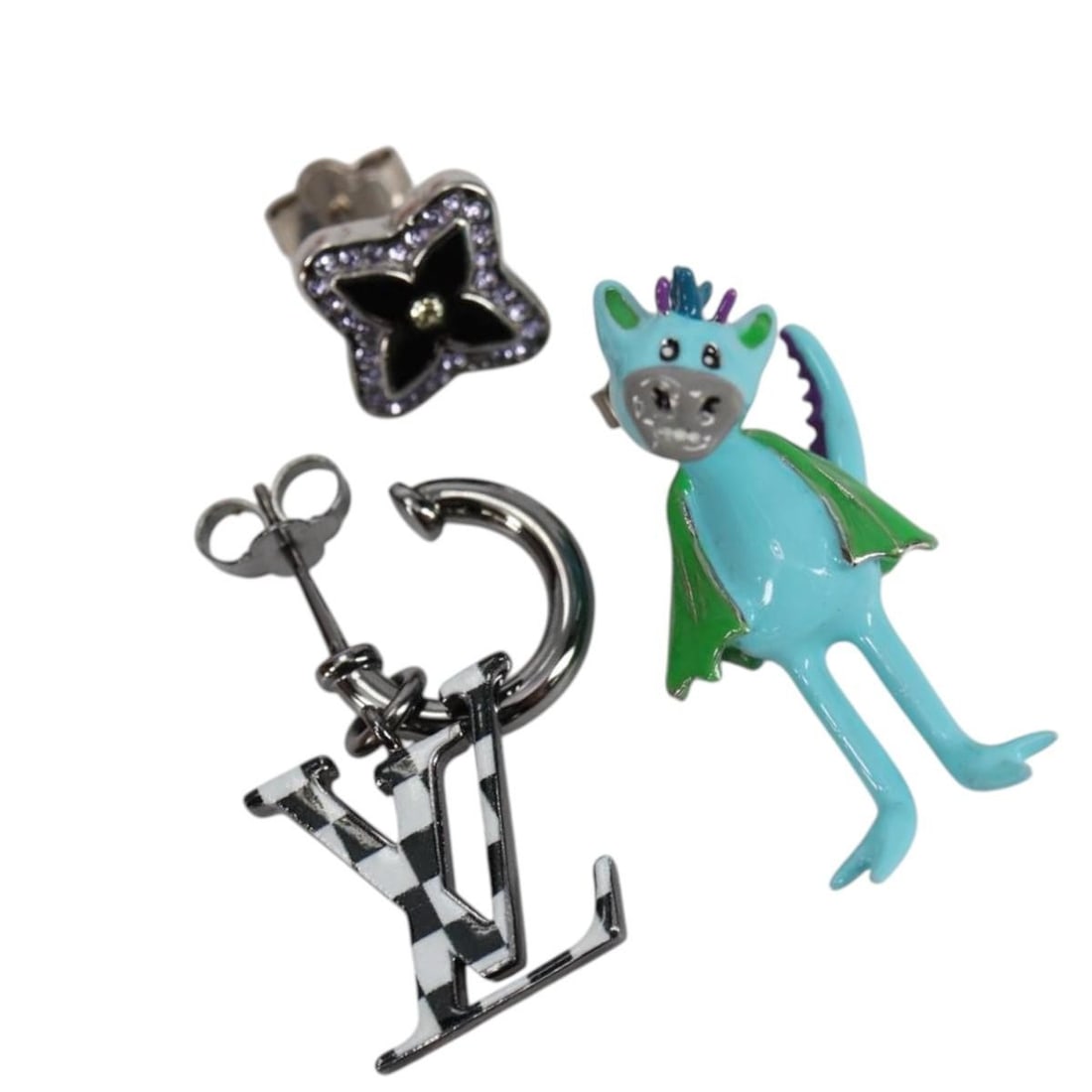 LOUIS VUITTON MP2929 Light Blue Metal Earrings with Dust Bag: LOUIS VUITTON MP2929 Light Blue Metal Earrings with Dust Bag This exquisite pair of Louis Vuitton earrings, part of the MP2929 product line, is crafted in Italy from high-quality metal. They feature a