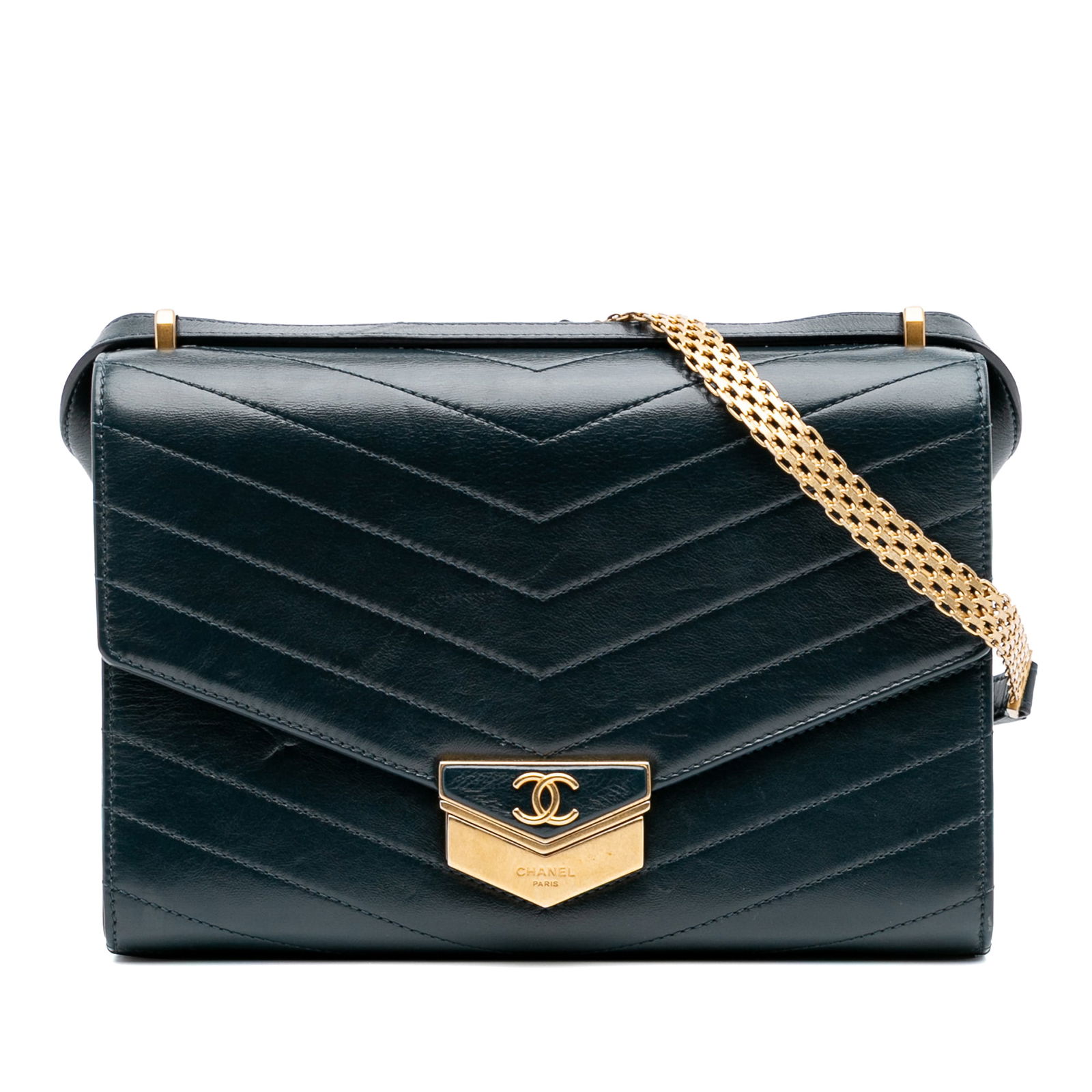 Chanel CC Chevron Green Calfskin Medal Flap Bag: Chanel CC Chevron Green Calfskin Medal Flap Bag Elevate your accessory collection with this Chanel CC Chevron Calfskin Medal Flap crossbody bag. Crafted from luxurious quilted calfskin leather, this s