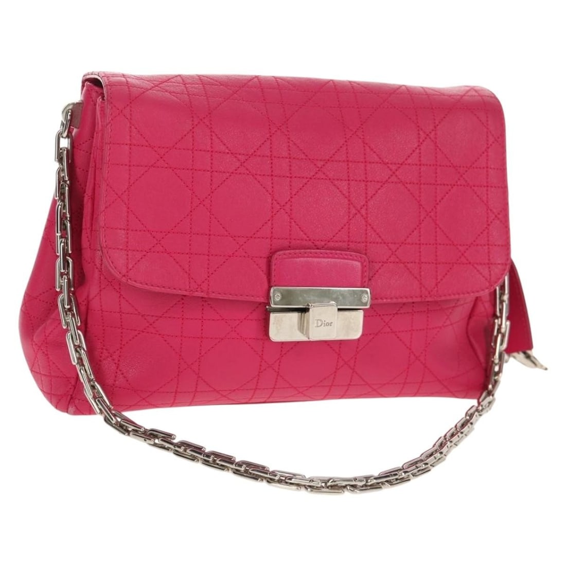 Christian Dior Pink Silver Leather Canage Shoulder Bag Auth BA8702V: Christian Dior Pink Silver Leather Canage Shoulder Bag Auth BA8702V The Christian Dior Canage Chain Shoulder Bag is a stylish accessory crafted from premium leather. This elegant bag features a beauti