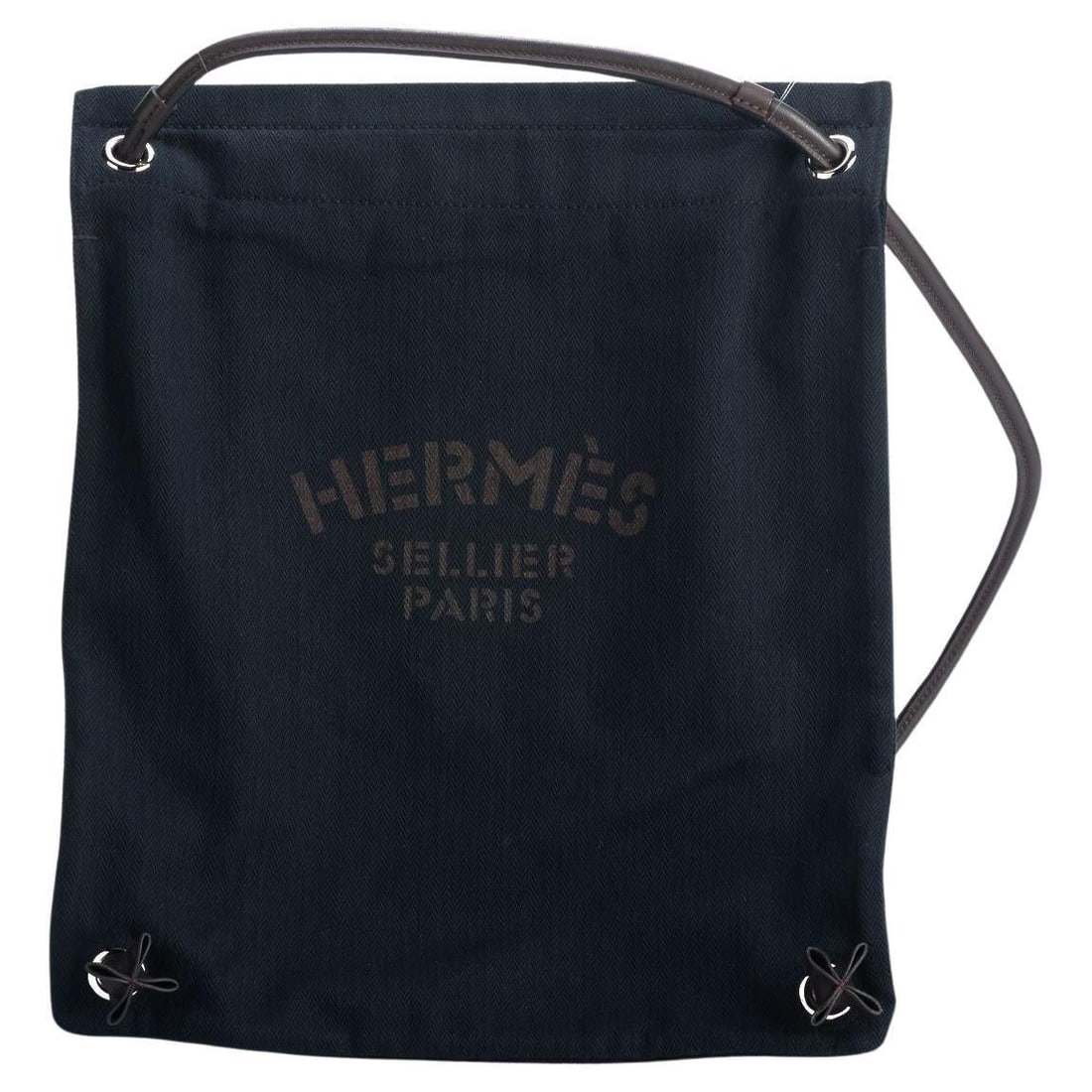 Hermes Black Herringbone Toile Feedbag Shoulder Backpack: Hermes Black Herringbone Toile Feedbag Shoulder Backpack This elegant Hermes Black Toile Canvas Feedbag is a versatile accessory that can be worn as both a shoulder bag and a backpack. Crafted from du