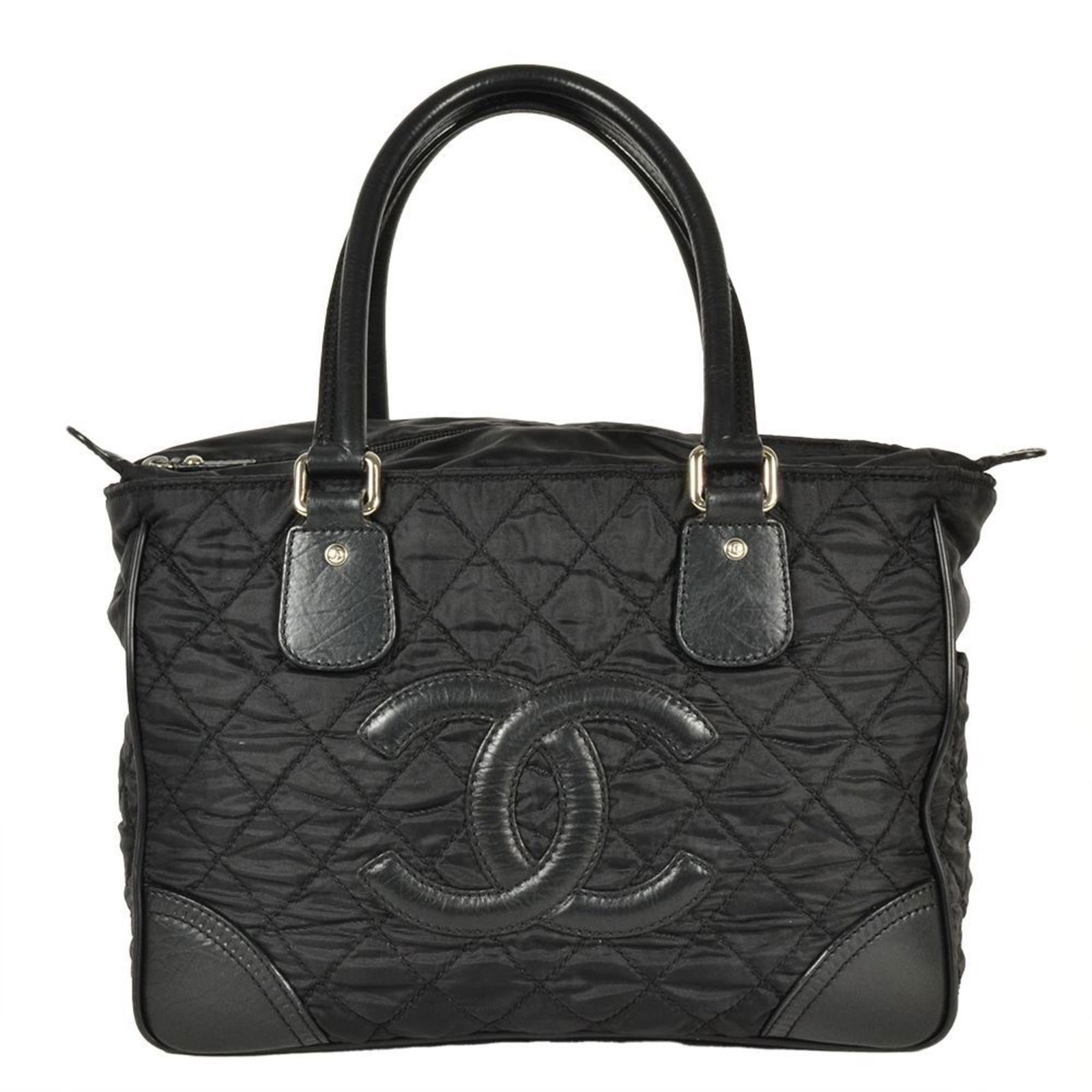 Black Nylon Tote Bag Chanel Logo CC Italian Design: Black Nylon Tote Bag Chanel Logo CC Italian Design This Chanel Logo CC tote bag features a black nylon exterior with the iconic CC logo detailing. Designed for women, it offers a spacious interior and