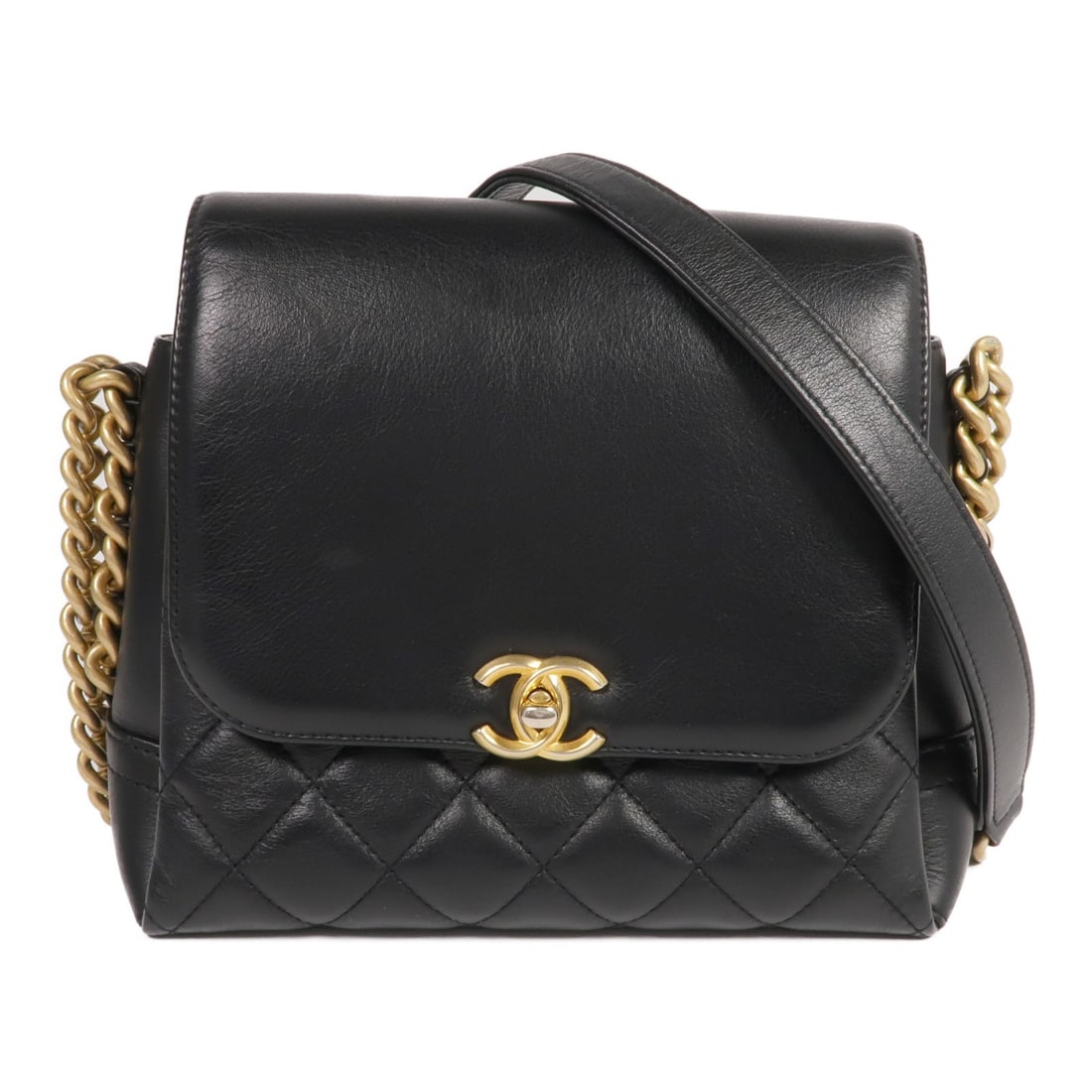 CHANEL Black Calfskin Leather Chain Shoulder Bag GHW: CHANEL Black Calfskin Leather Chain Shoulder Bag GHW This exquisite CHANEL CC Chain Shoulder Bag is crafted from luxurious black calfskin leather, offering a sophisticated touch to any outfit. Designe