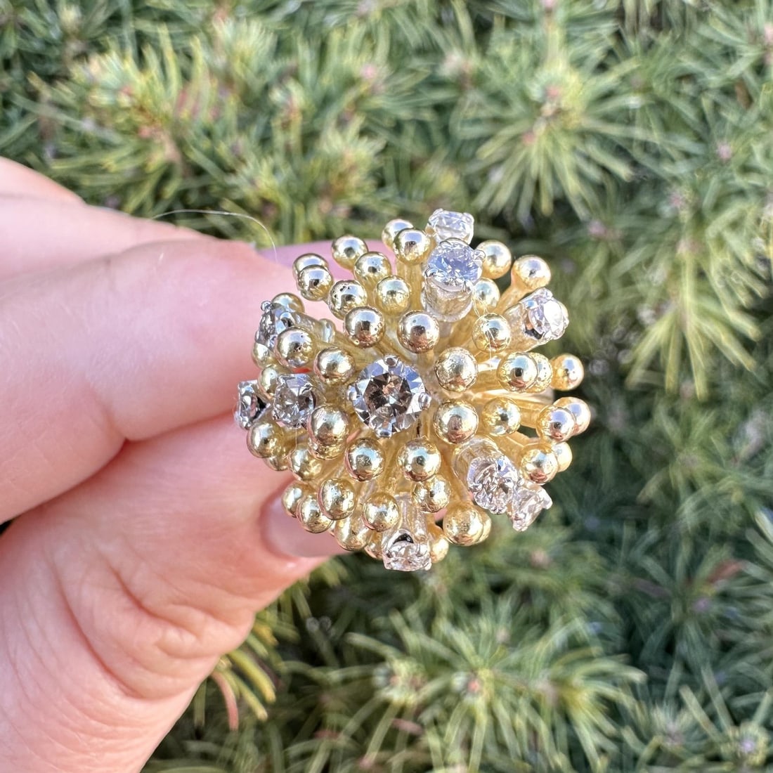 Vintage Solid Gold 0.90ctw Diamond Cluster Cocktail Ring: Vintage Solid Gold 0.90ctw Diamond Cluster Cocktail Ring This exquisite vintage cocktail ring features a stunning cluster of ten natural round brilliant cut diamonds, totaling approximately 0.90 carat