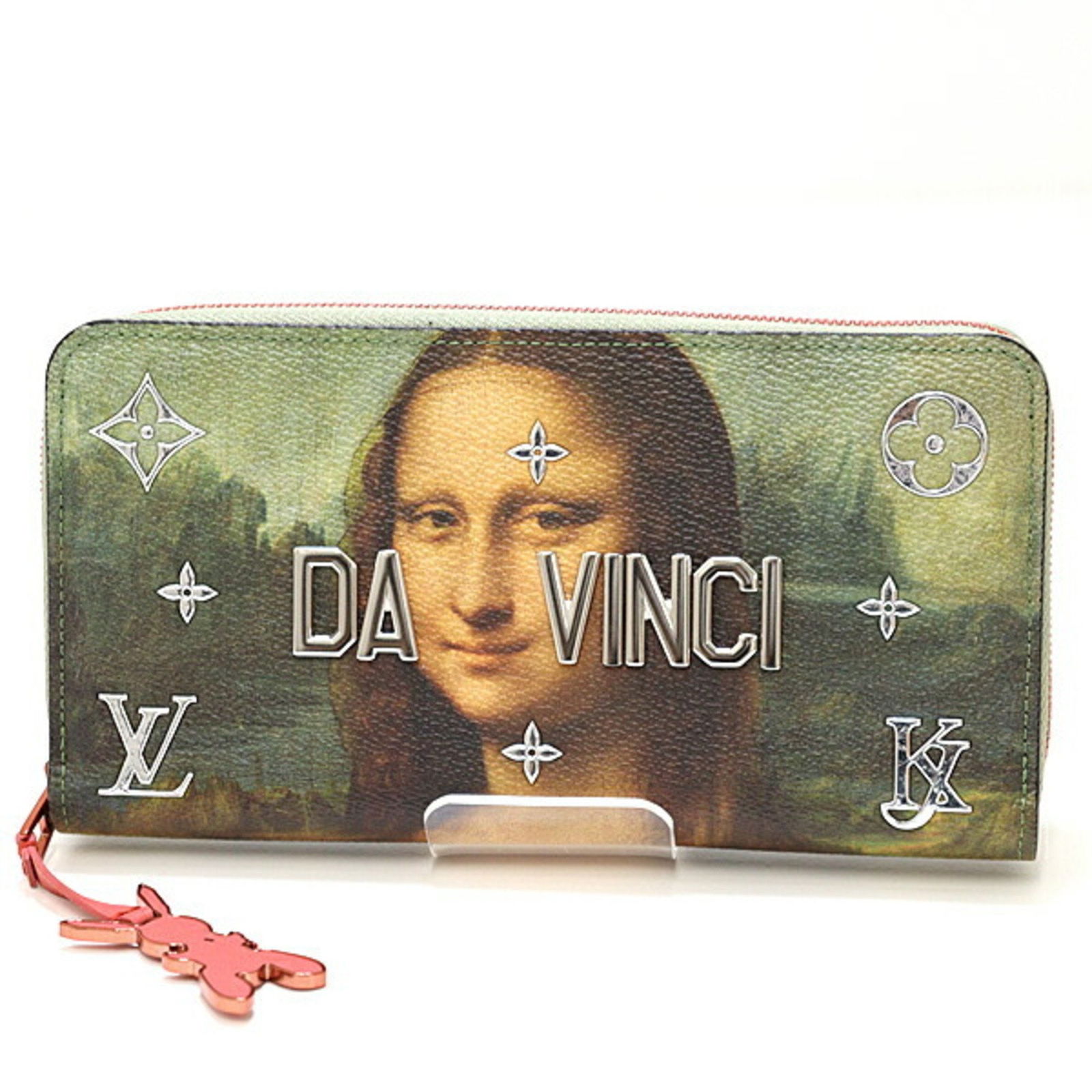 Green Canvas Zippy Wallet by Louis Vuitton: Green Canvas Zippy Wallet by Louis Vuitton This Louis Vuitton Zippy wallet features a green canvas exterior and is designed for women. Crafted in France, it offers a spacious interior and a secure zip