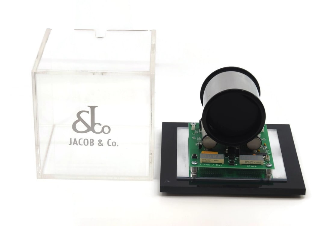 Authentic Jacob & Co Winder Watch Box 8x8x8 Inches: Authentic Jacob & Co Winder Watch Box 8x8x8 Inches This Jacob & Co. Winder Watch Box is a stylish and functional presentation box designed for watch collectors. Made from durable plastic, it offers a